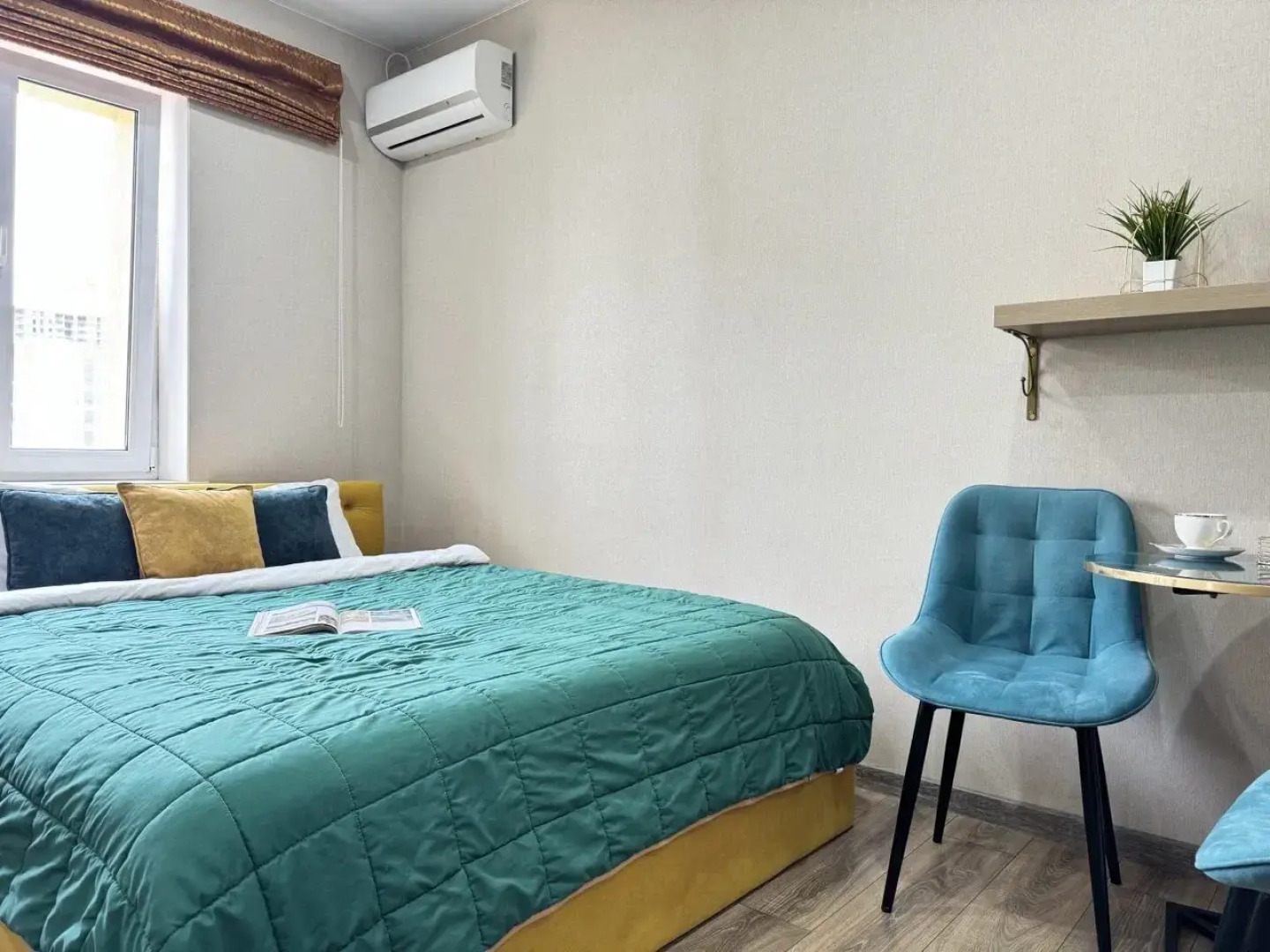 Квартира Яркая Студия на Улице Университетская Набережная 62