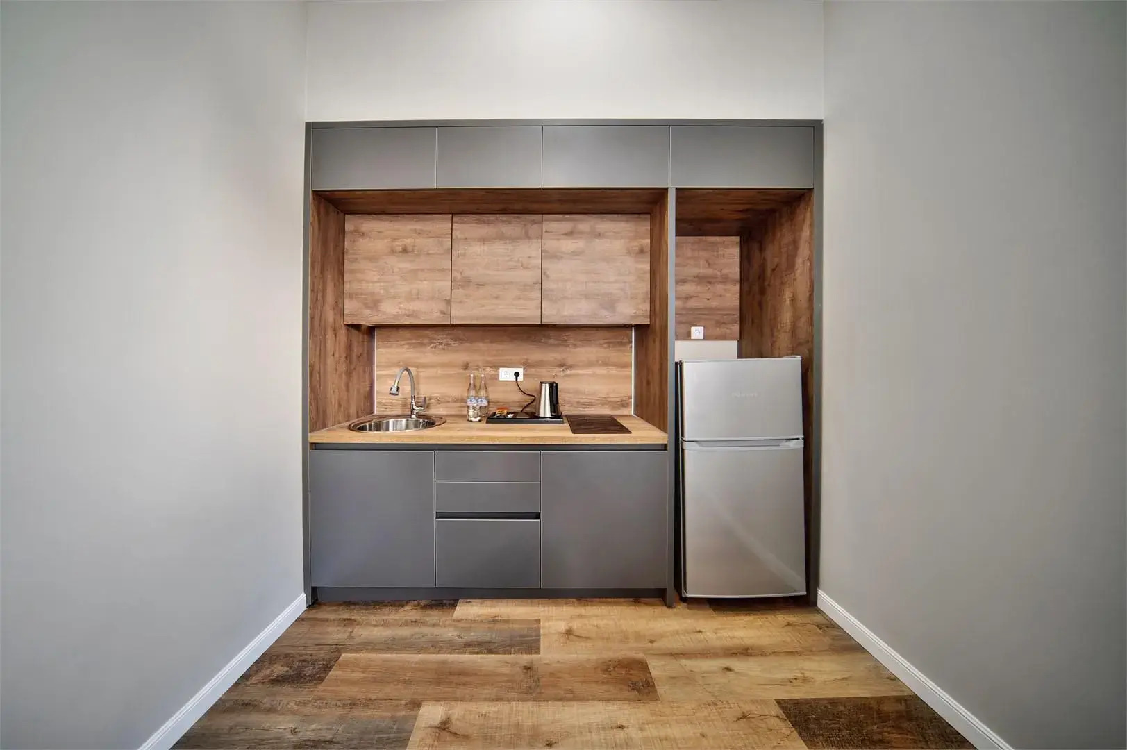 Хатти Апарт