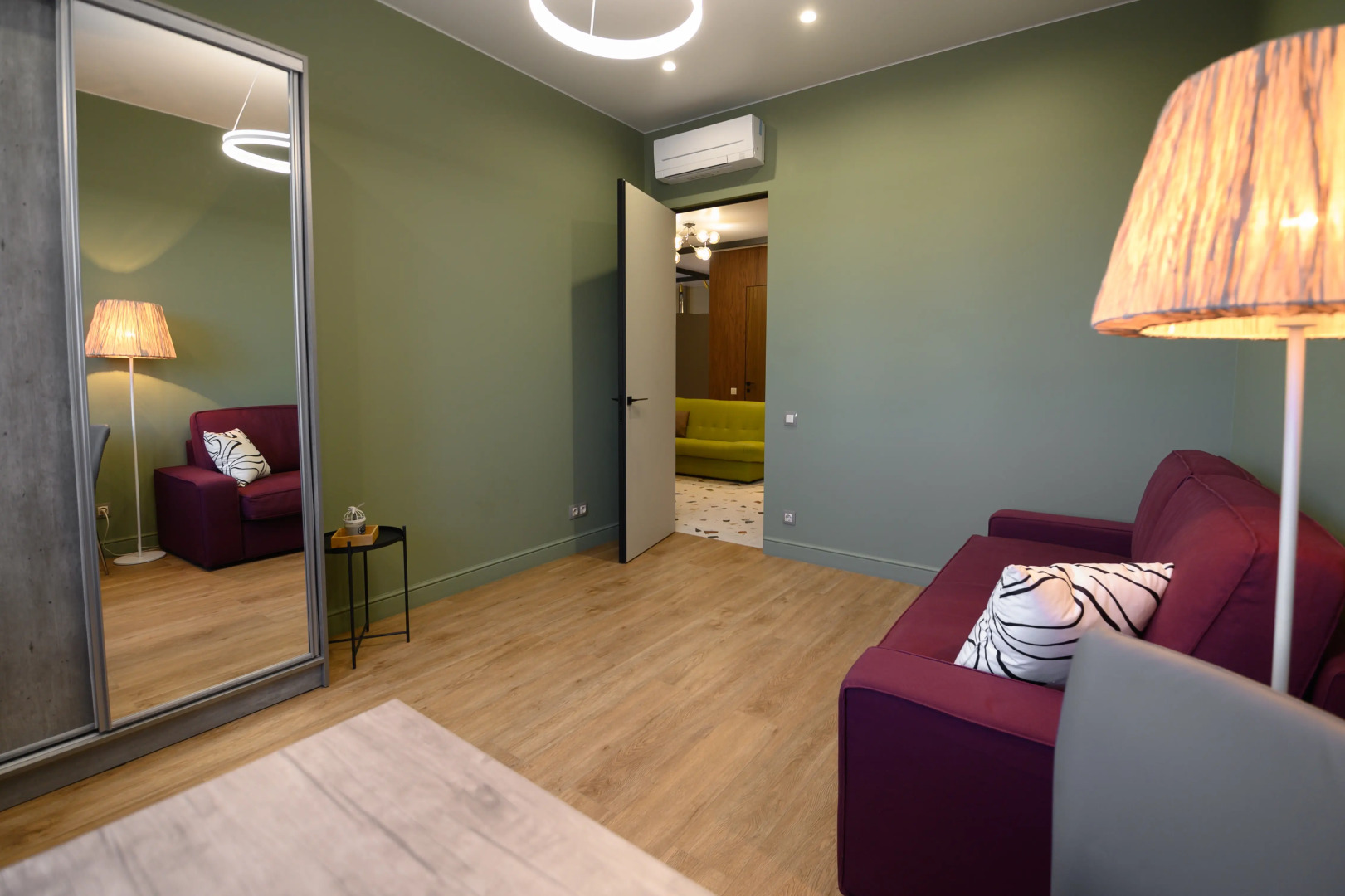 Апартаменты Современные у метро Покрышкина