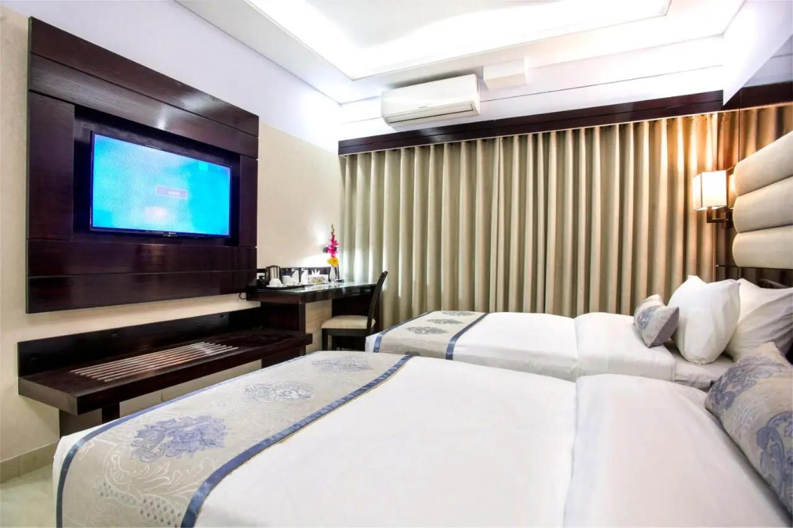 Отель White Palace