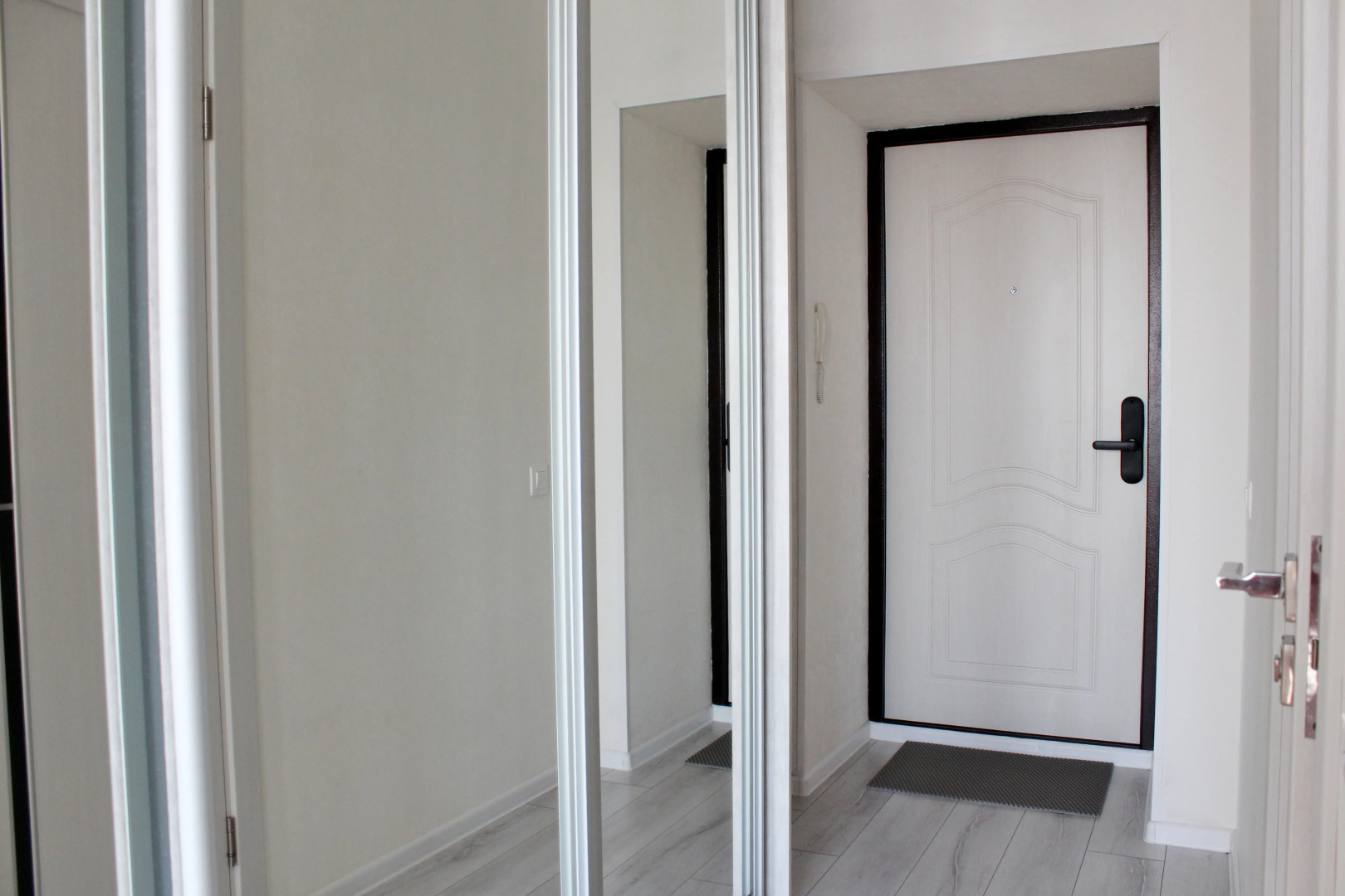 Квартира - студия 30м2  рядом с Монументом Дружбы