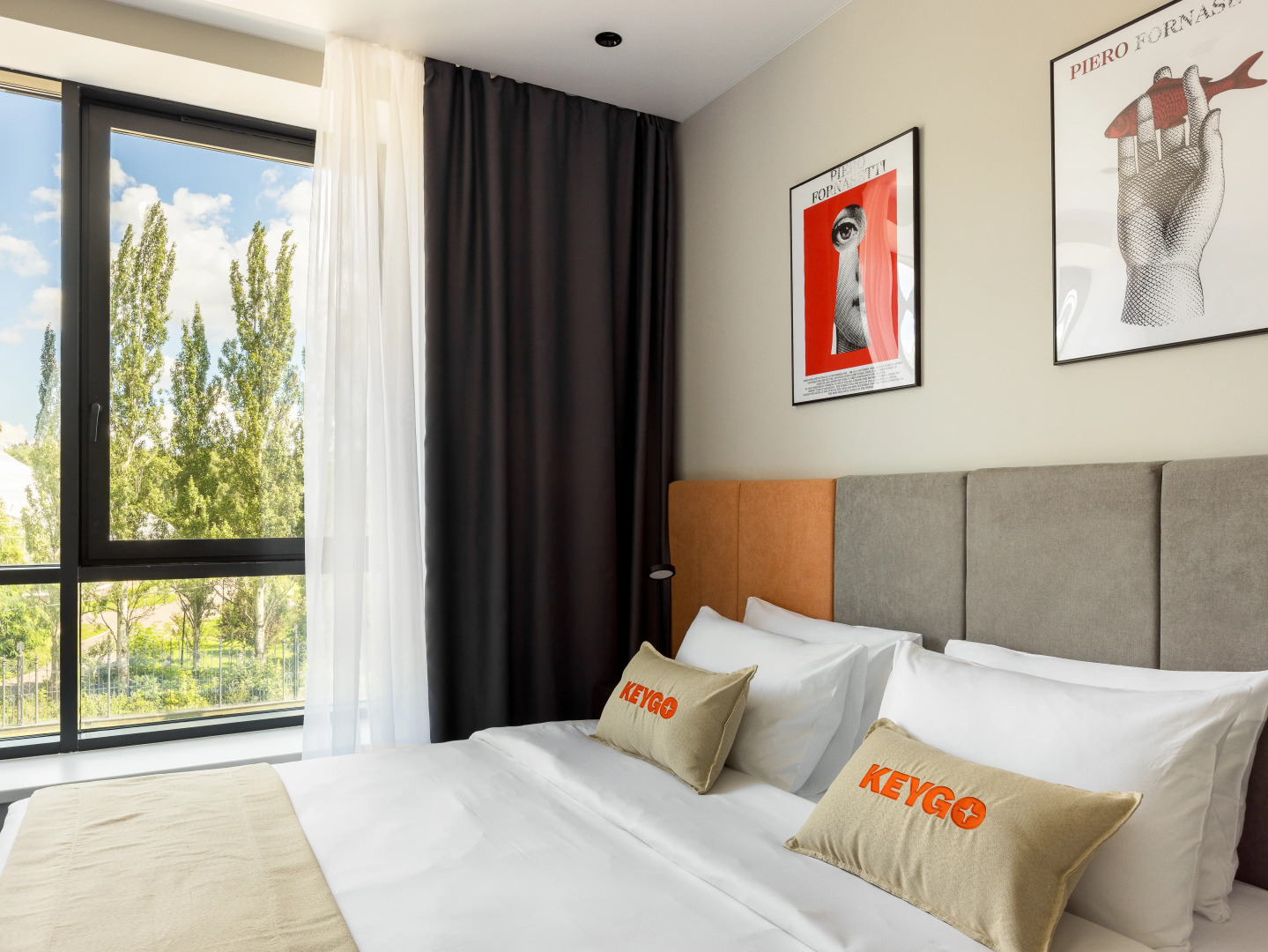 Апартаменты KeyGo 1036 с бассейном и видом на Новую Фондовую Оранжерею