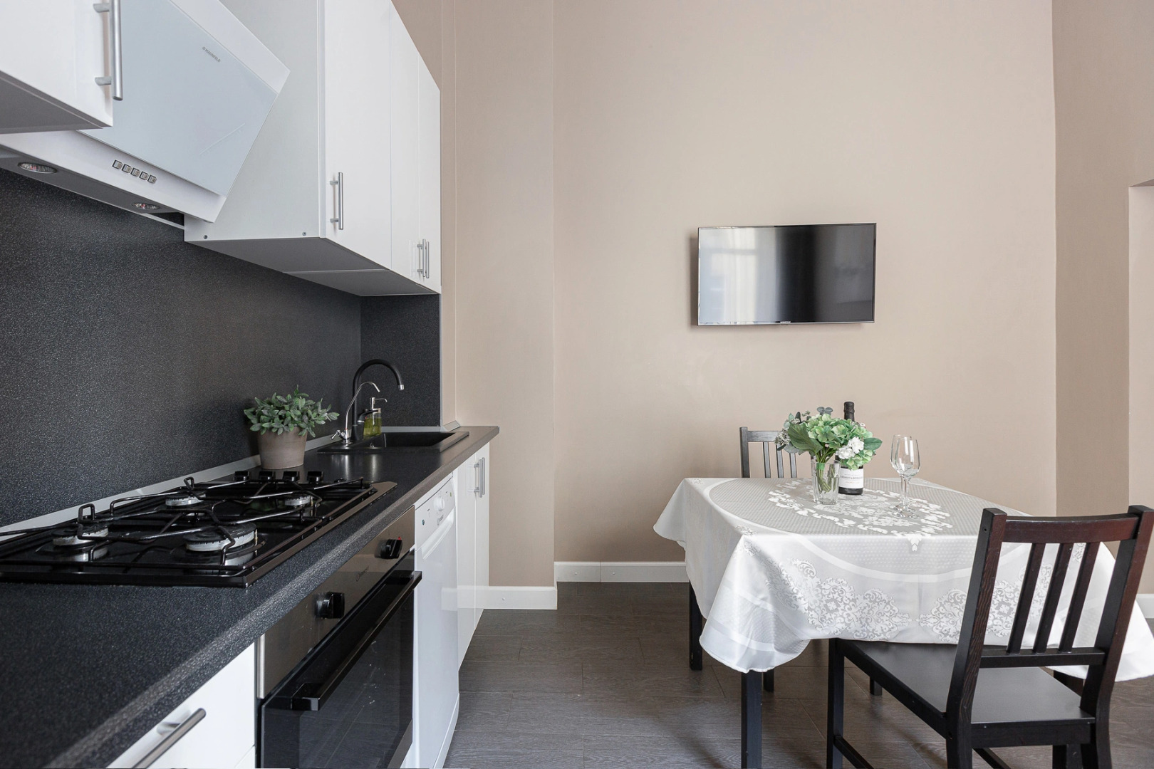 Апартаменты на Караванной