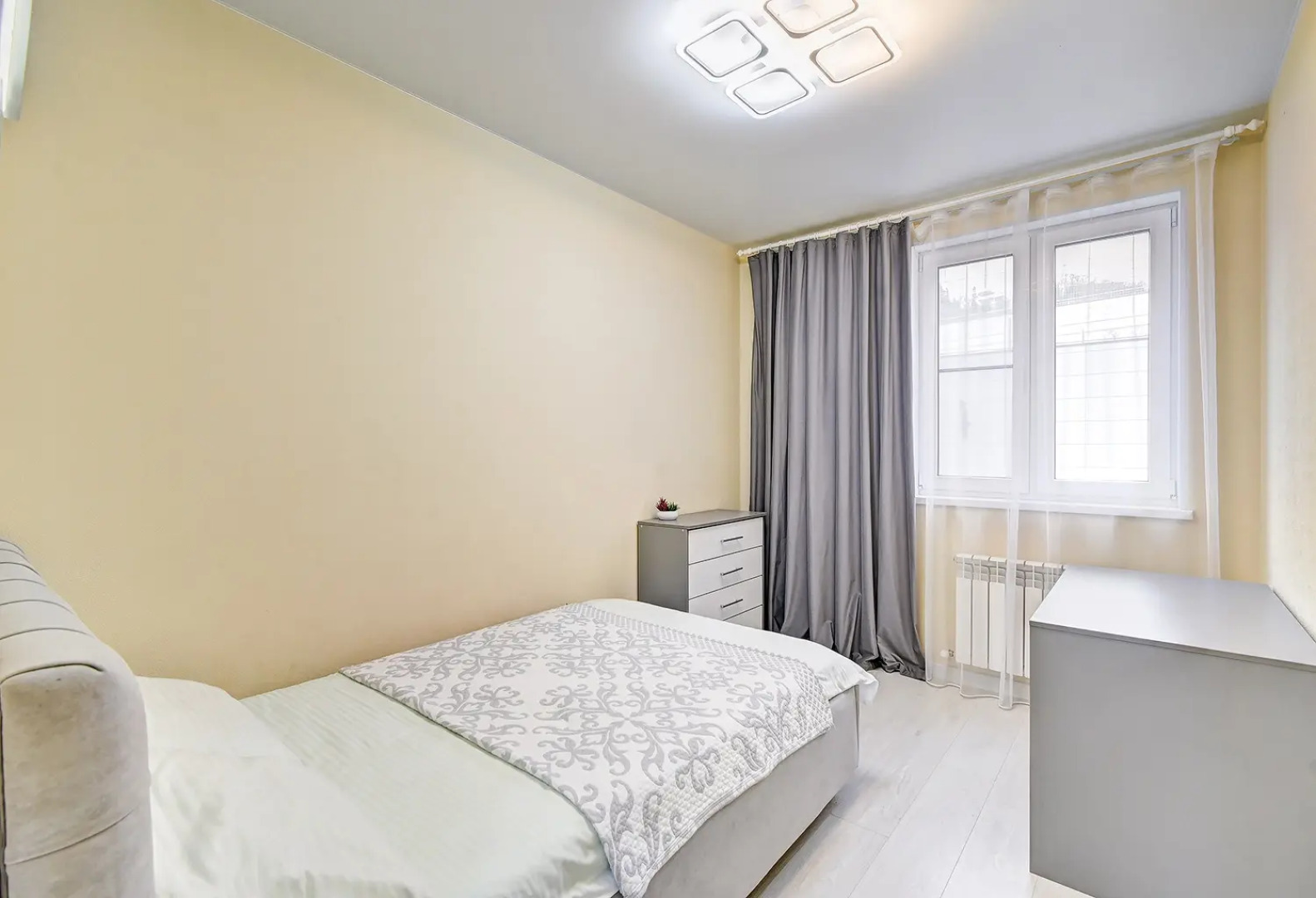 Апартаменты Morskaya Simfonya-2 евро трехкомнатные с балконом бассейном на территории