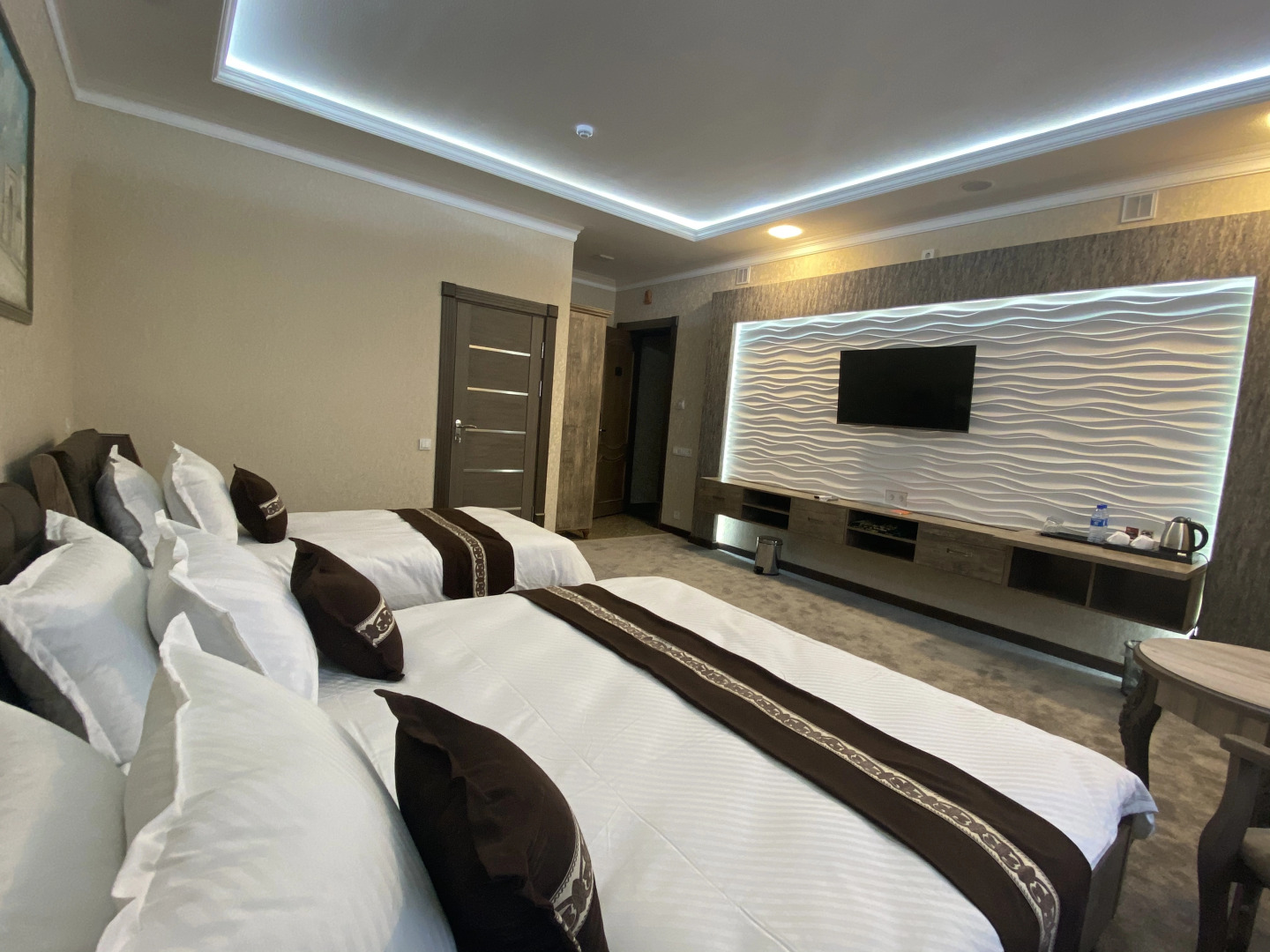 Отель Archie Family