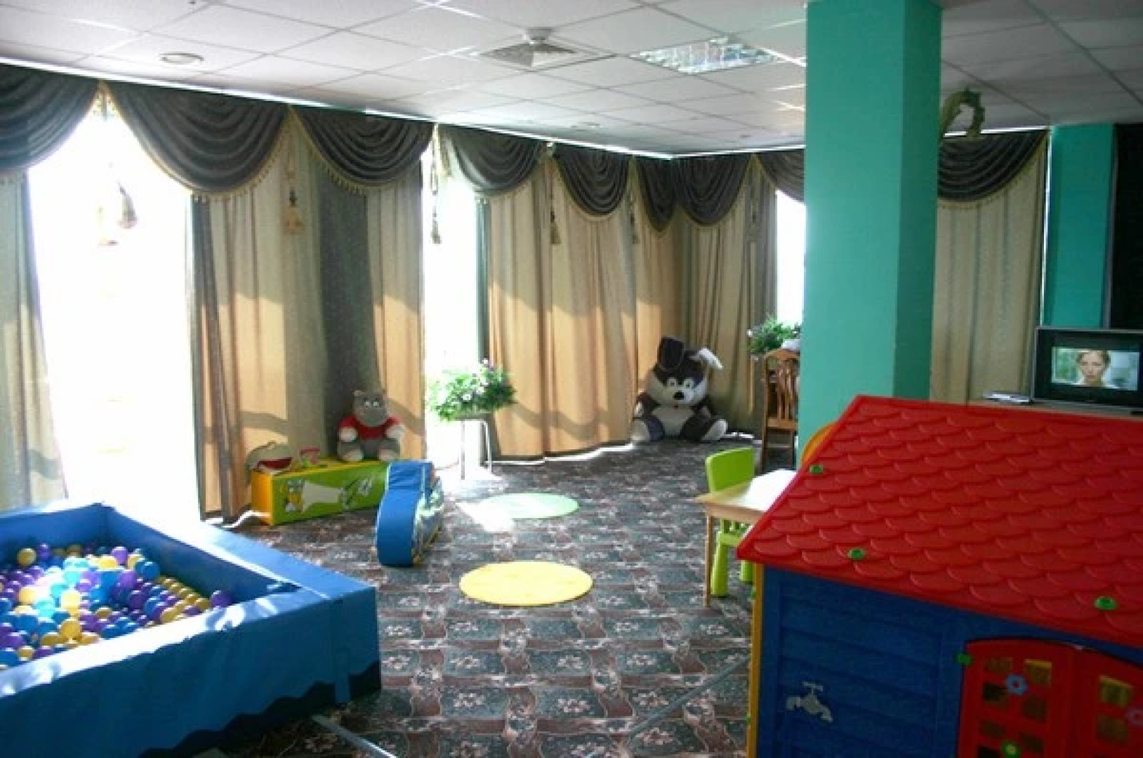 Отель Шторм