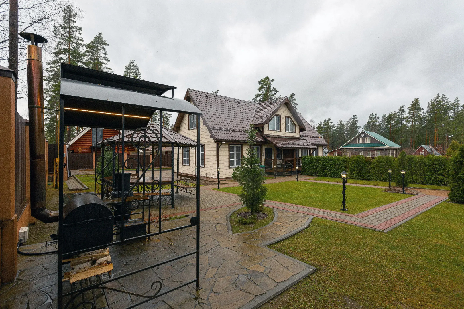 Частный дом WhiteyHouse половина 2