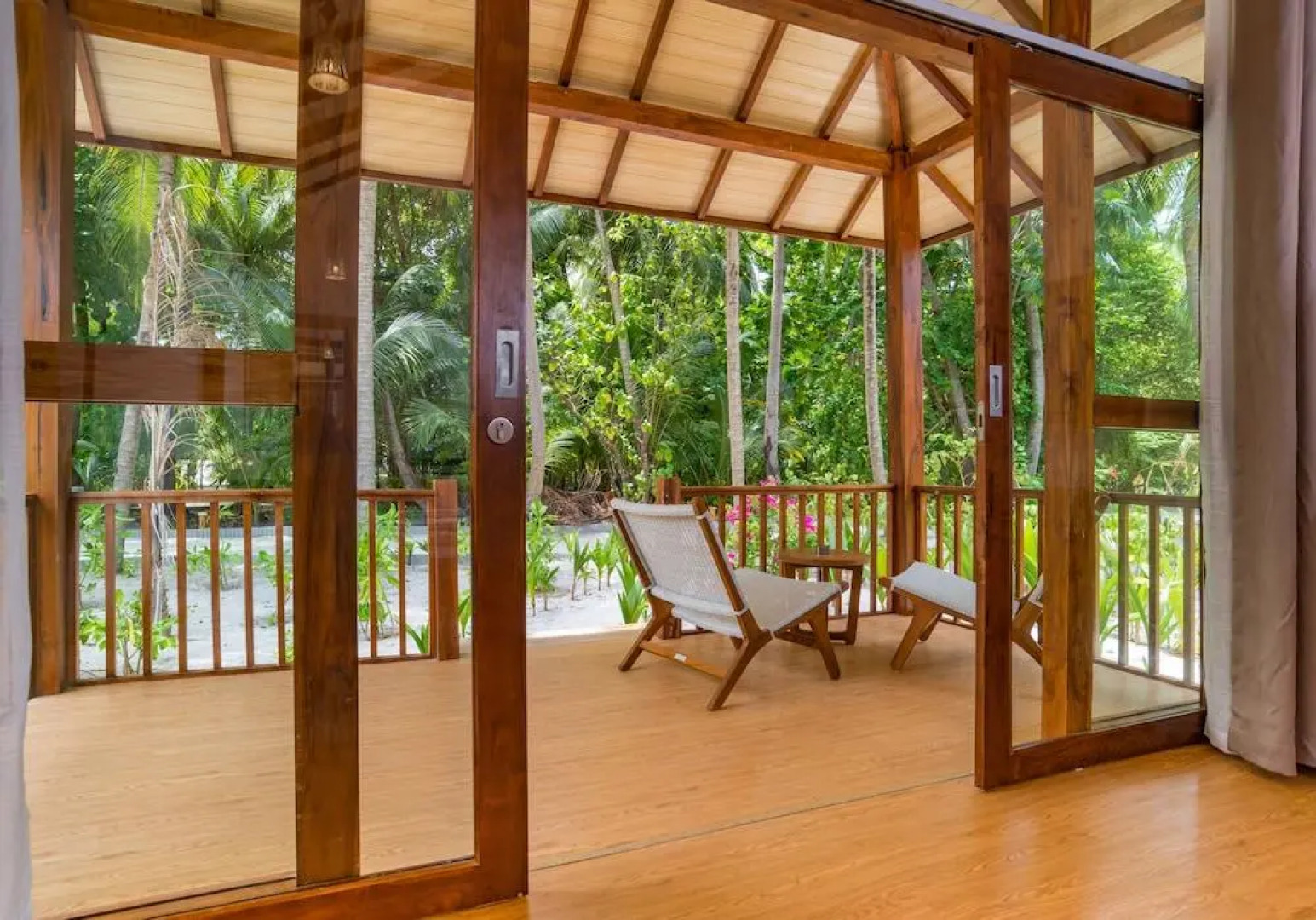 Курортный Отель Fiyavalhu Resort Maldives