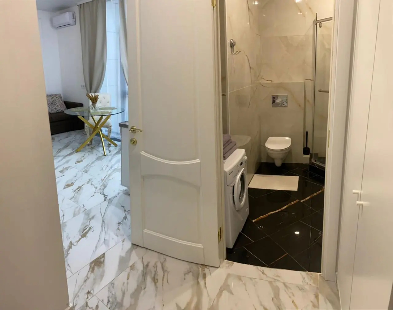 S Basseynom ZHK Metropol Apartments