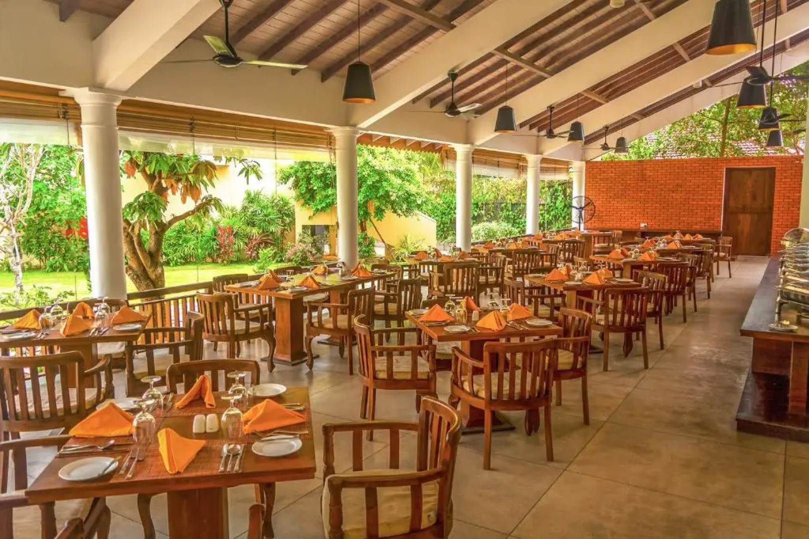 Отель The Villas Wadduwa