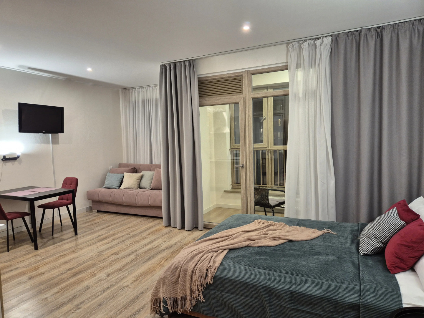 Квартира Студия с Теплой Лоджией у ТЦ Веер-Молл