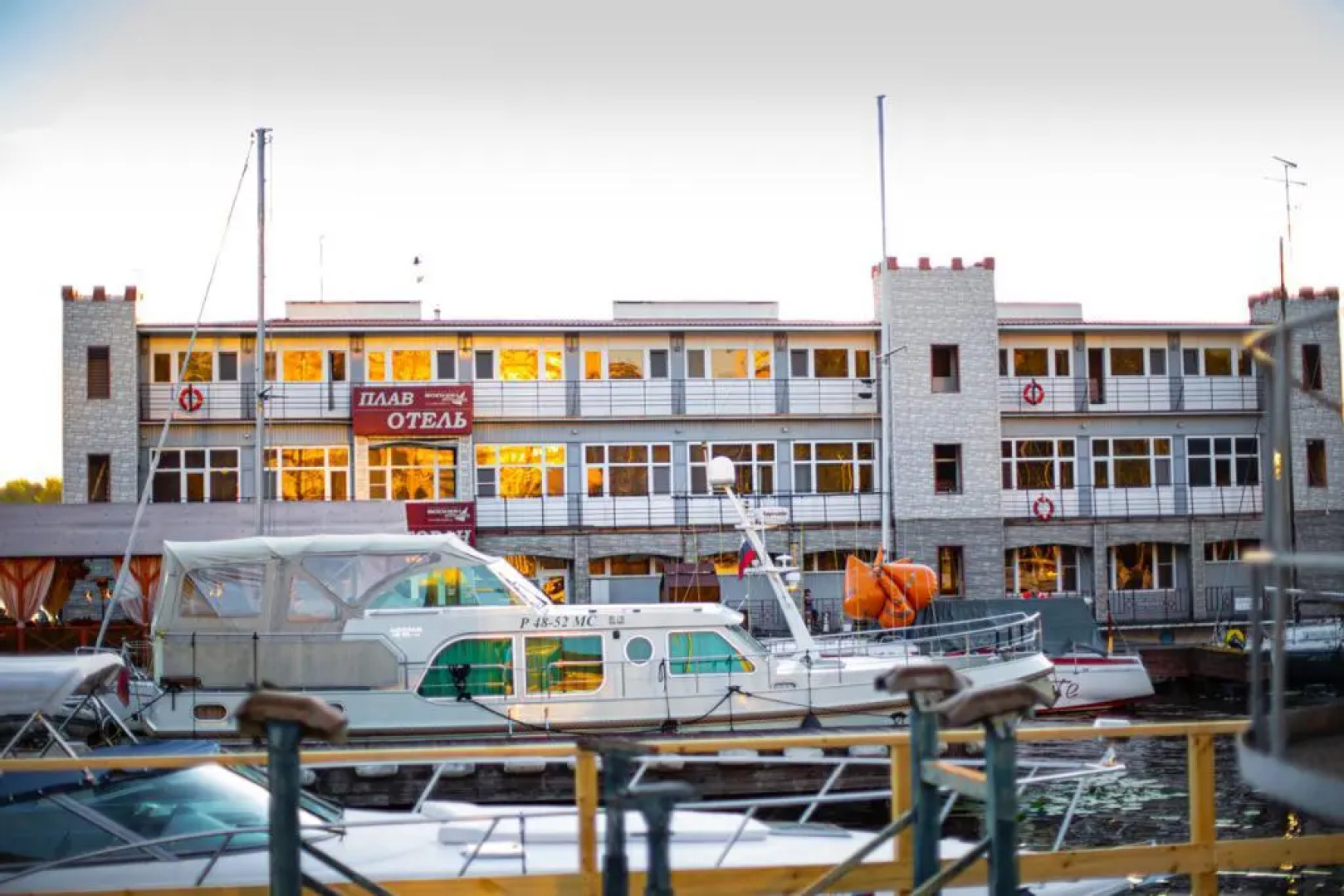 Отель ПлавОтель