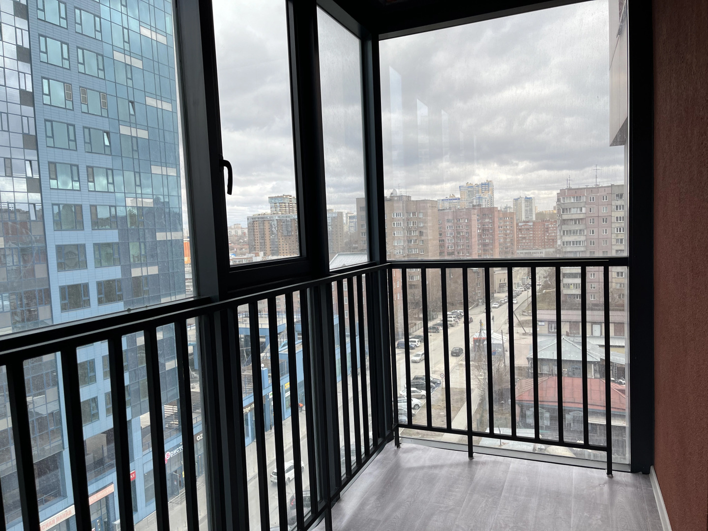 Квартира 1-комнатная студия в новом высотном доме. Кирова 11