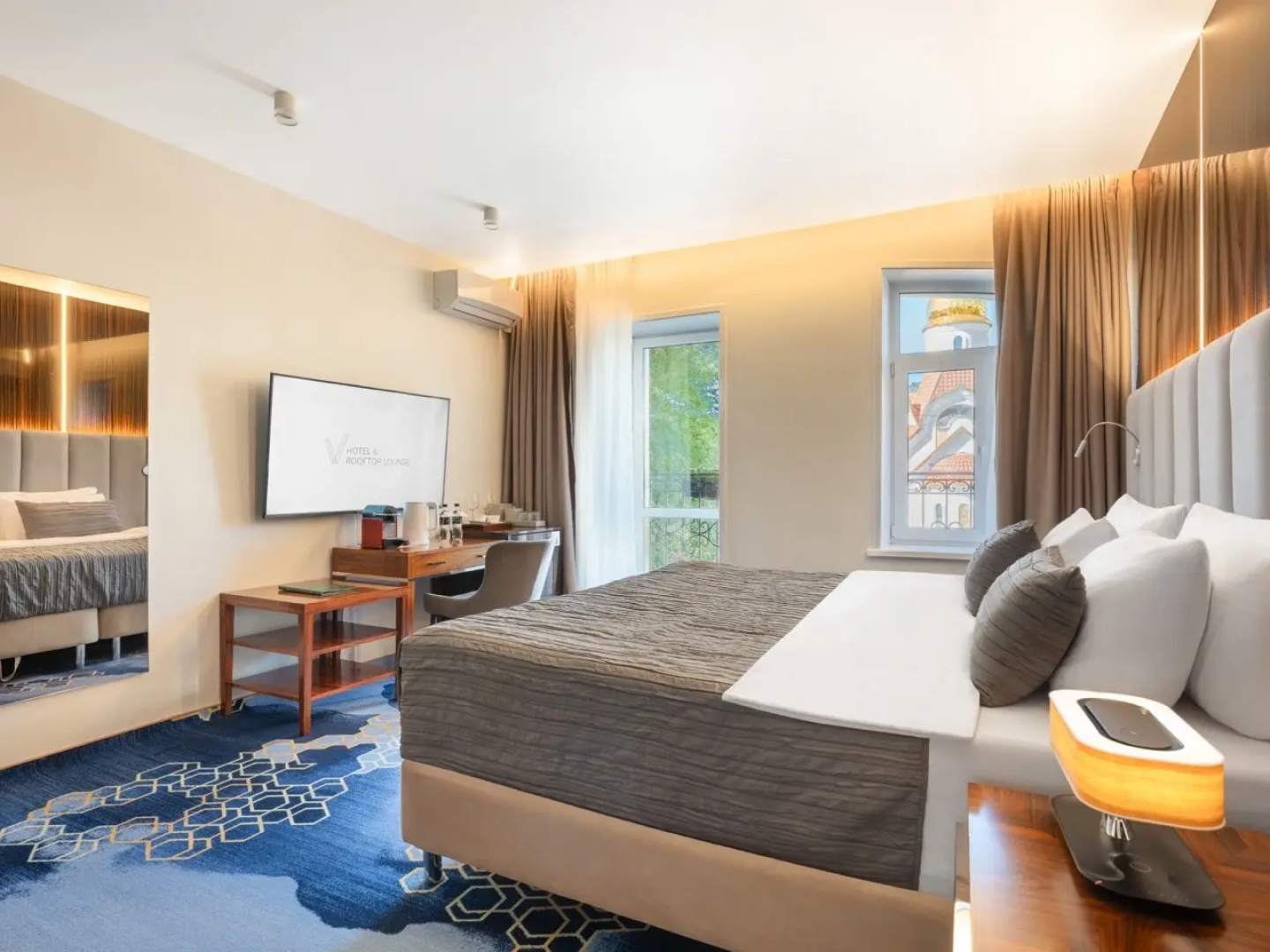 Отель V Hotel&Rooftop Lounge