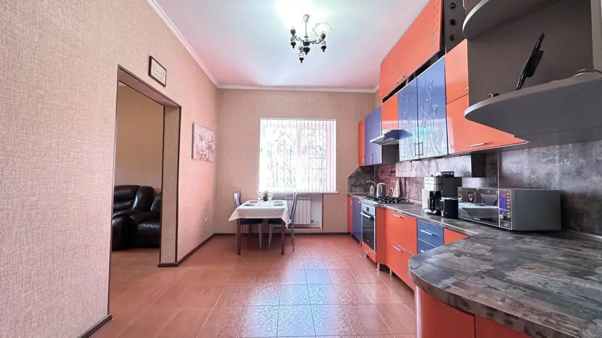 Частный дом с бассейном