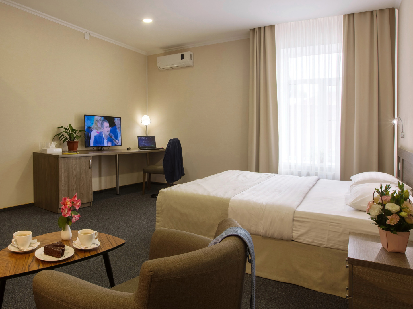 Отель Платов