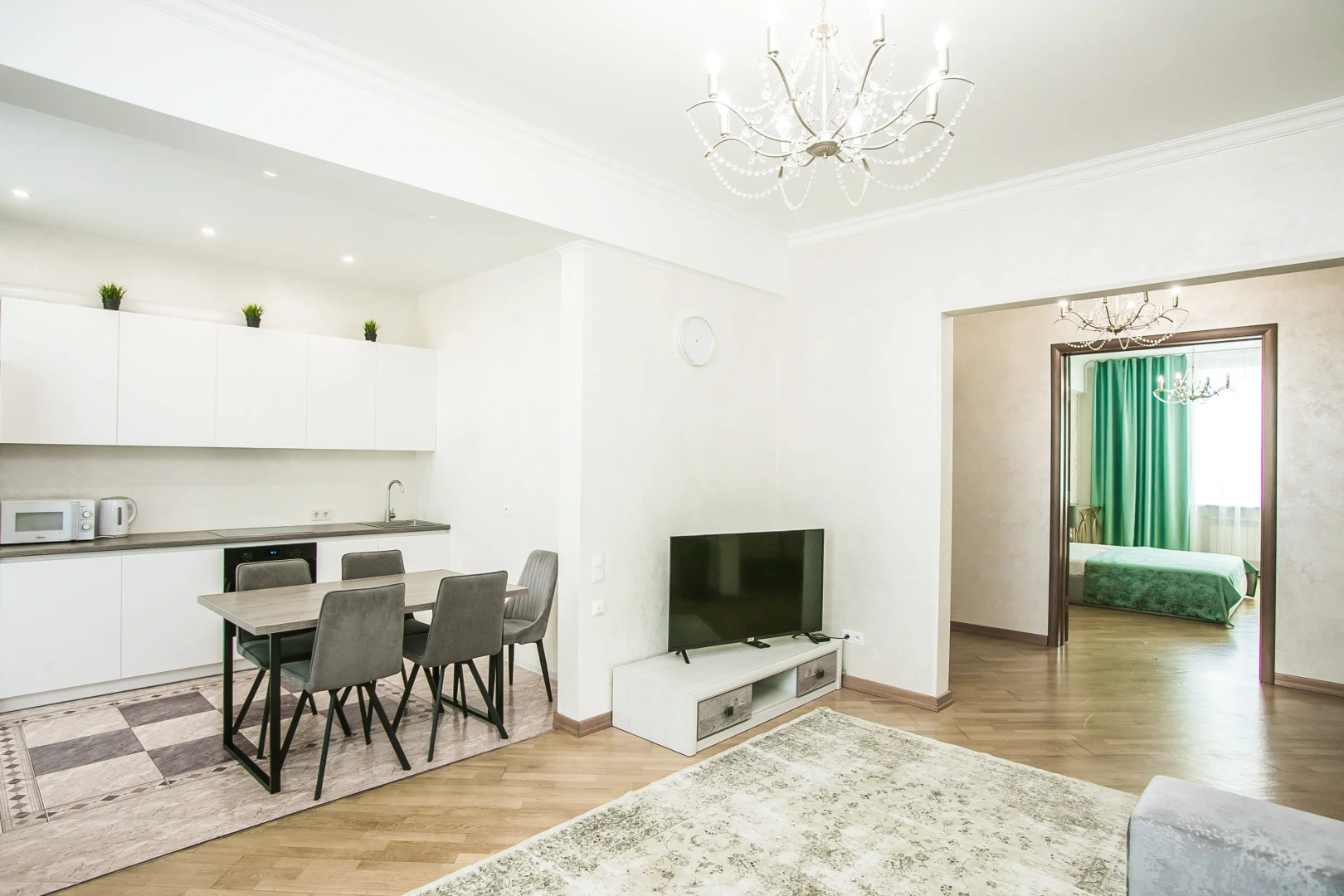 Апартаменты 3 комнатные Интернациональная 2 Центр города