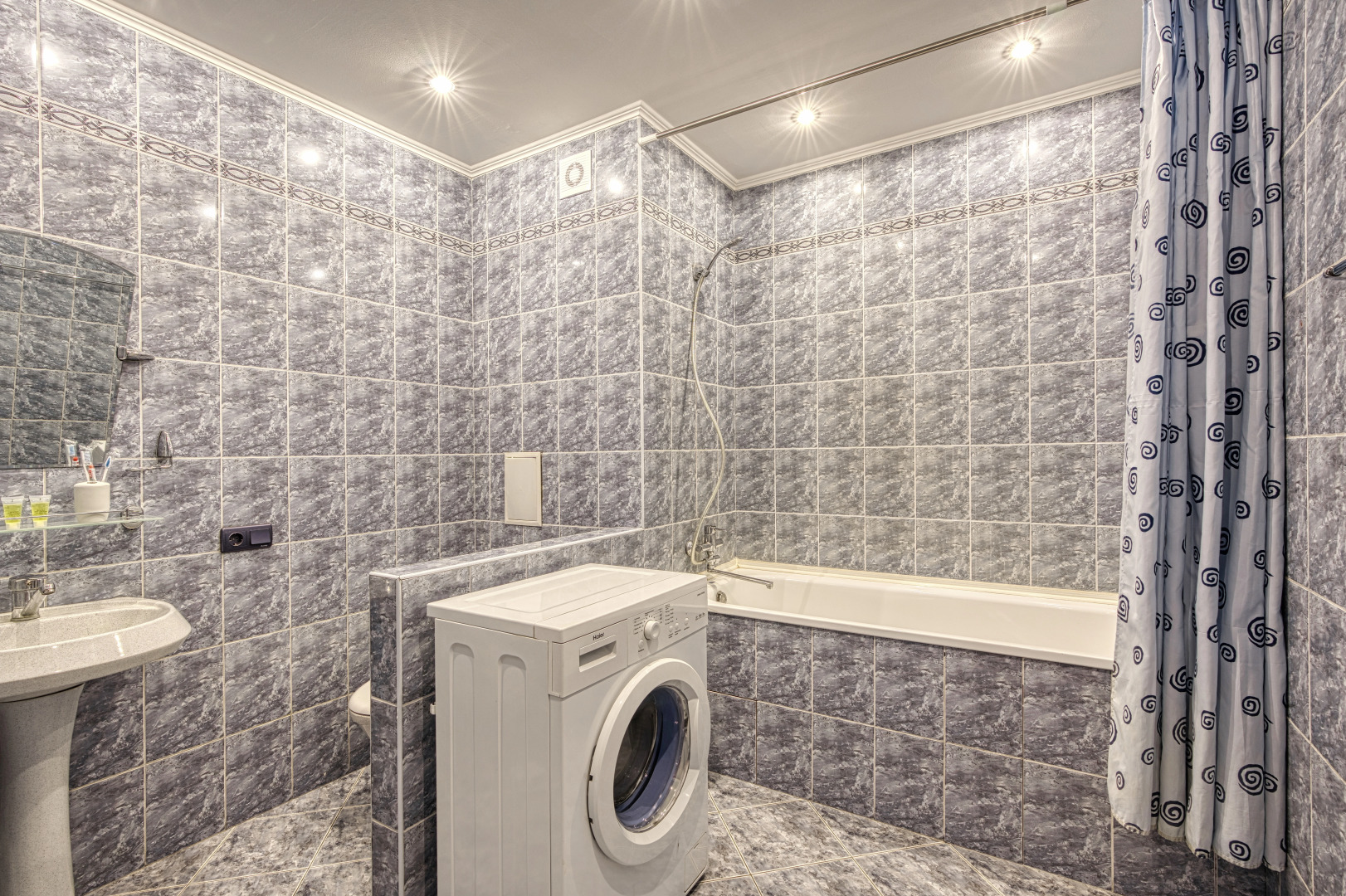 Апартаменты 13 Самый центр. Вид на город и горы. Идеально для командированного и туриста.