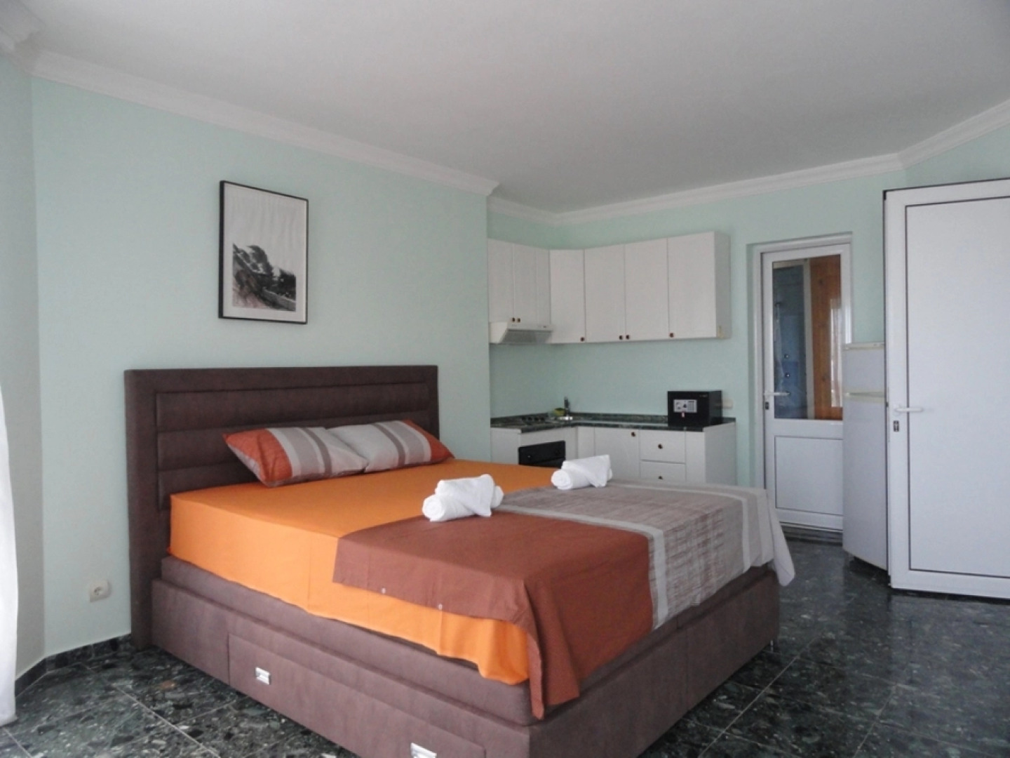 Вилла Petrovac с бассейном 6 спален