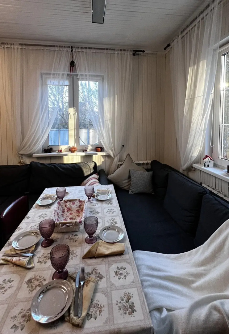 Частный дом четырехкомнатная дача 120 м²