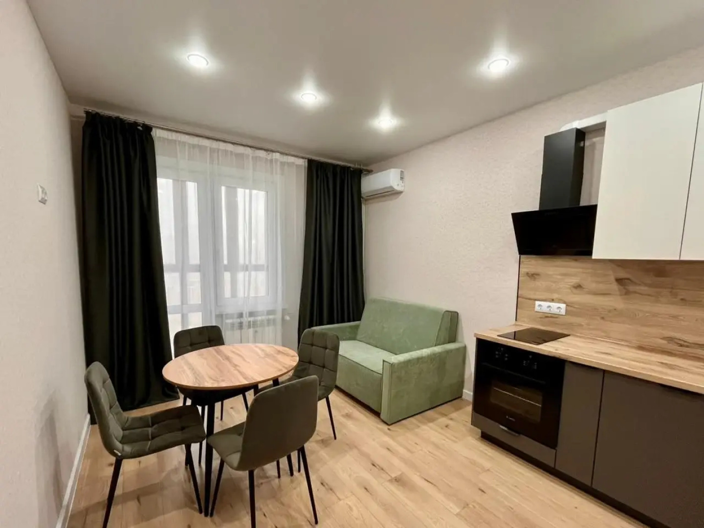 Квартира Просторная 2Комнатная Рядом с Аэропортом на Гусарской