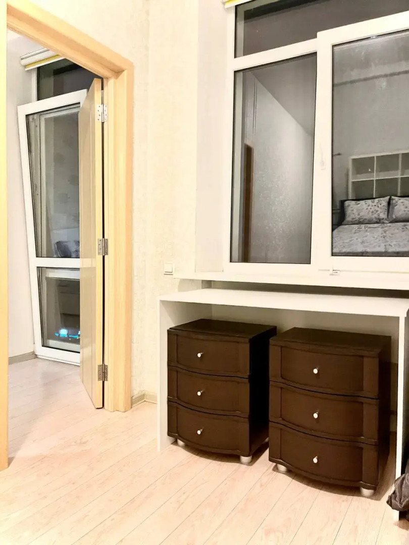 Апартаменты трёхкомнатные в центре города с балконом