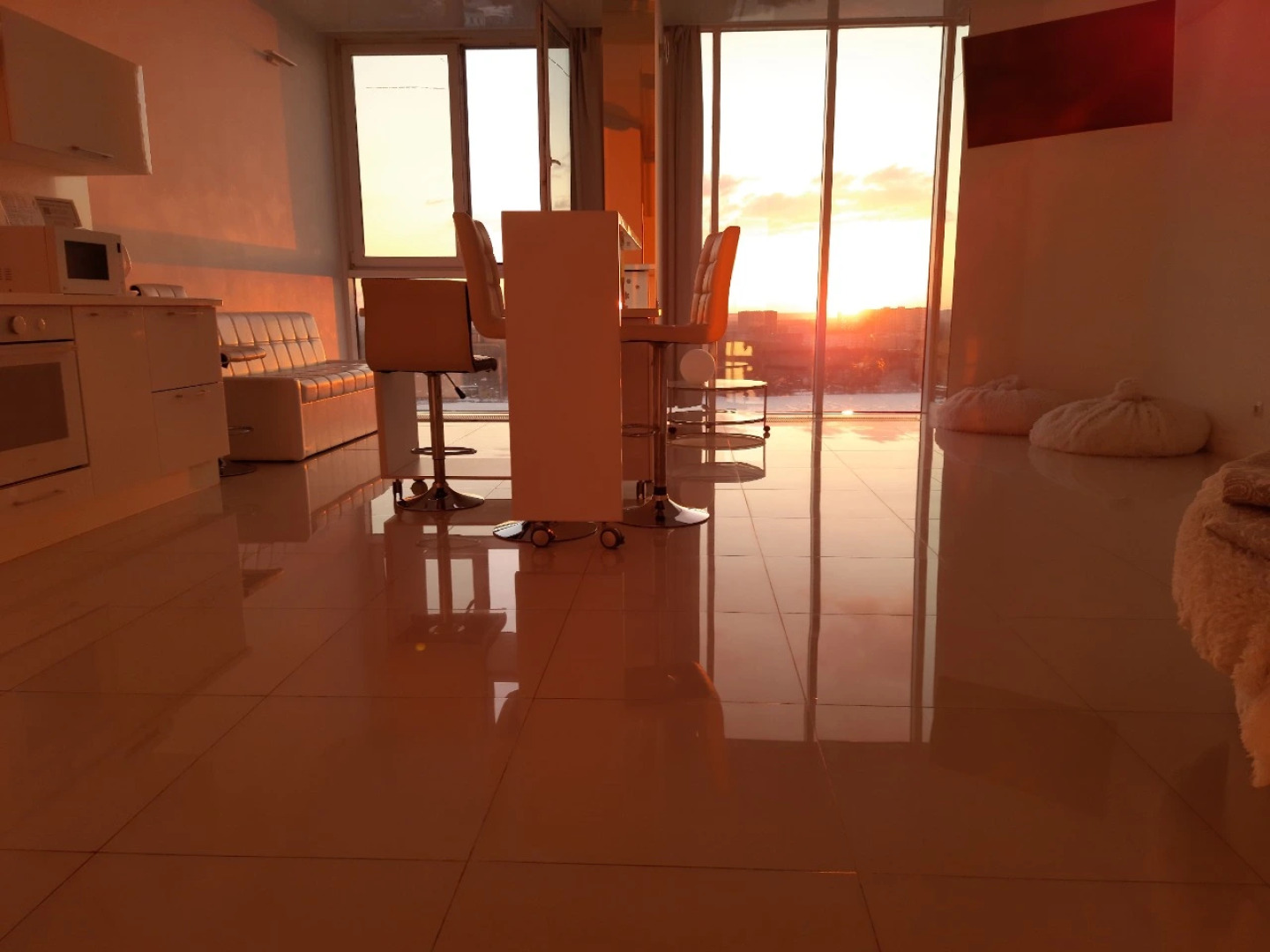 Апартаменты Белая Романтическая Студия с Панорамным Видом