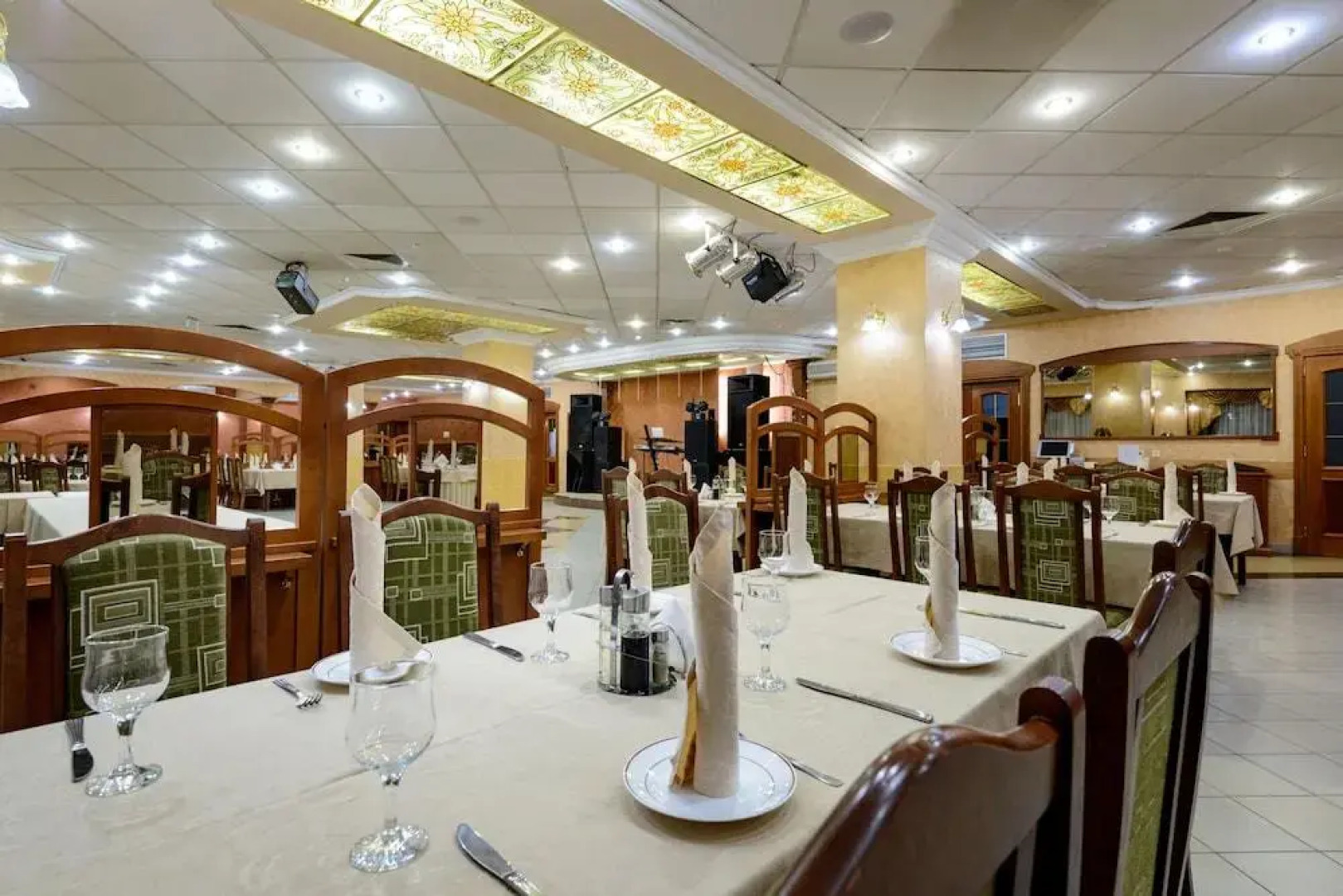 Азимут Отель Мирный