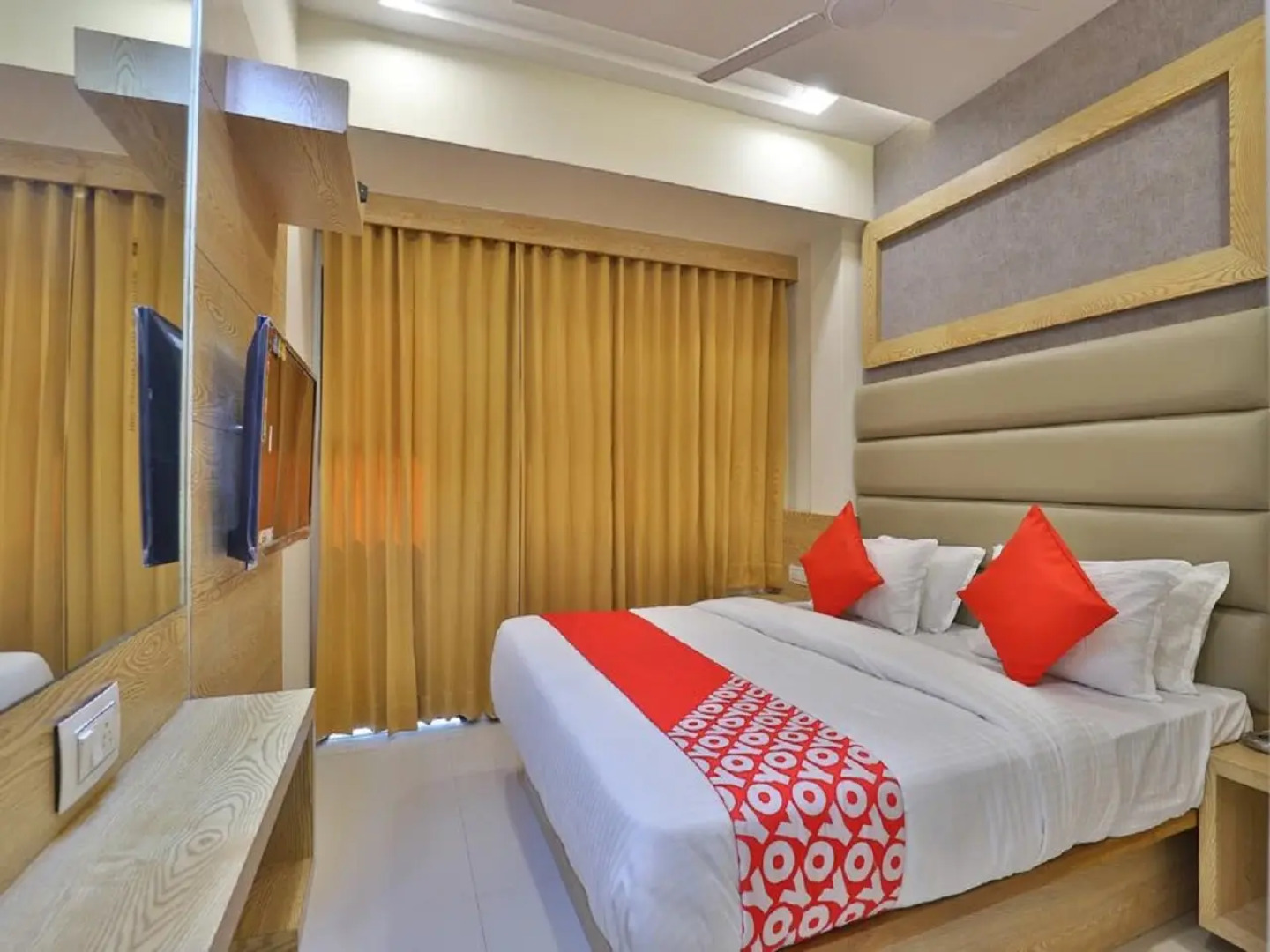 Отель Royal Square by Sky Stays