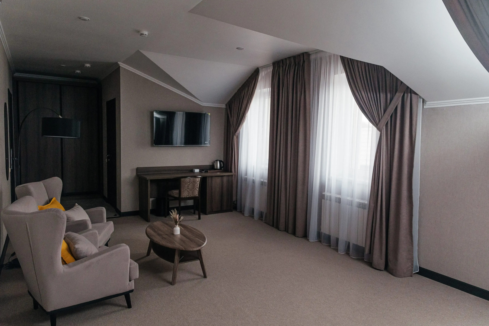 Отель Alex Royal