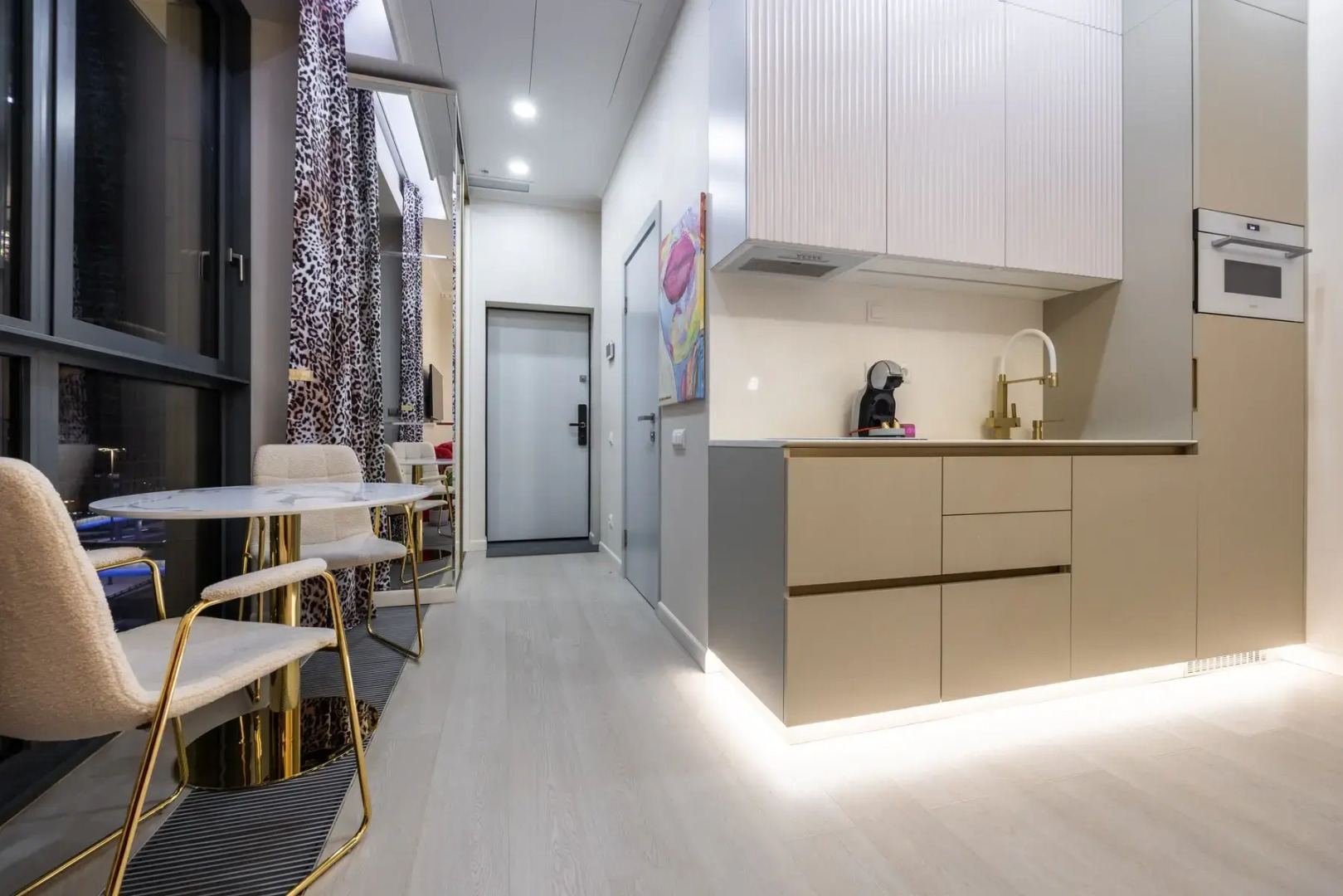 Апартаменты Алис Sun-Kissed Interiors