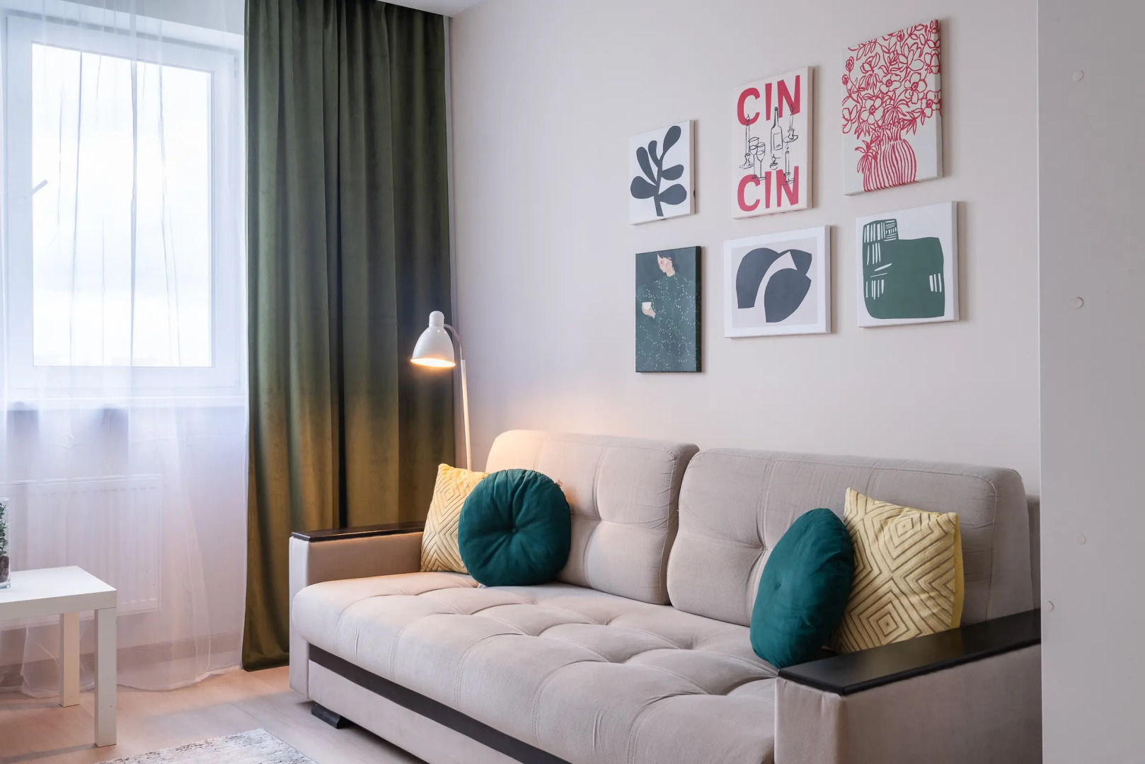 Квартира на сутки Центр Метро в 3 минутах Wi-Fi Кухня объединена с жилой зоной Отдельная спальня Балкон