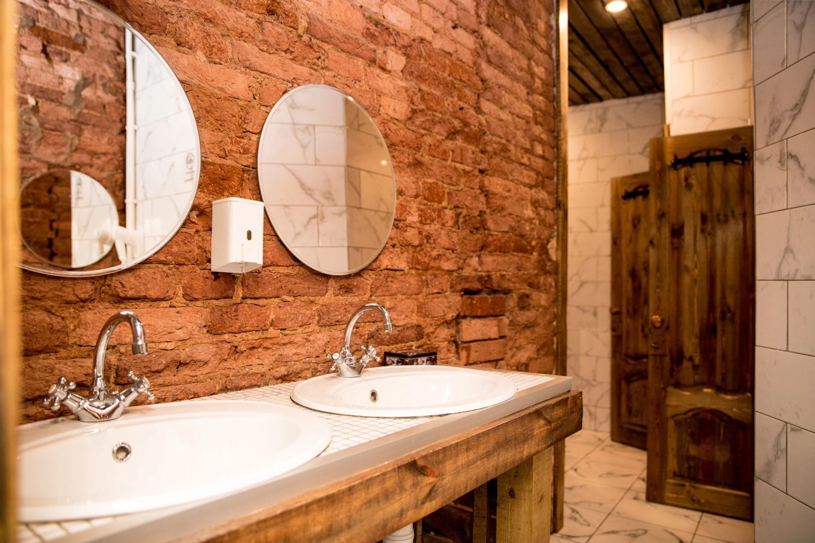 Хостел Woody Backpacker Party