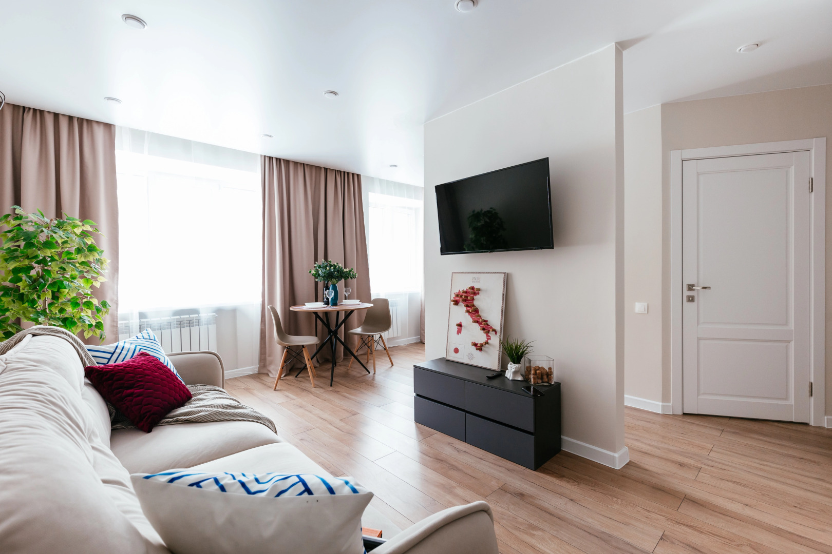 Апартаменты ROOM TOUR в историческом центре Тюмени