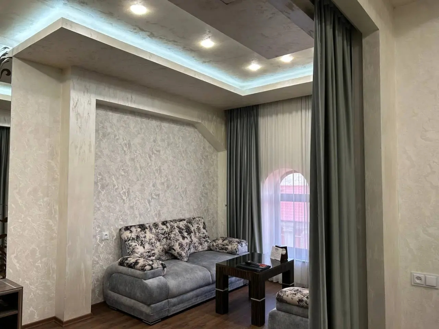 Отель Roma Yerevan & Tours
