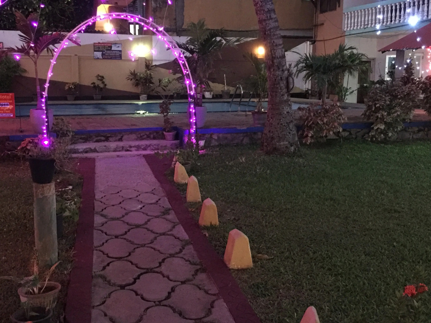 Отель Topaz Beach