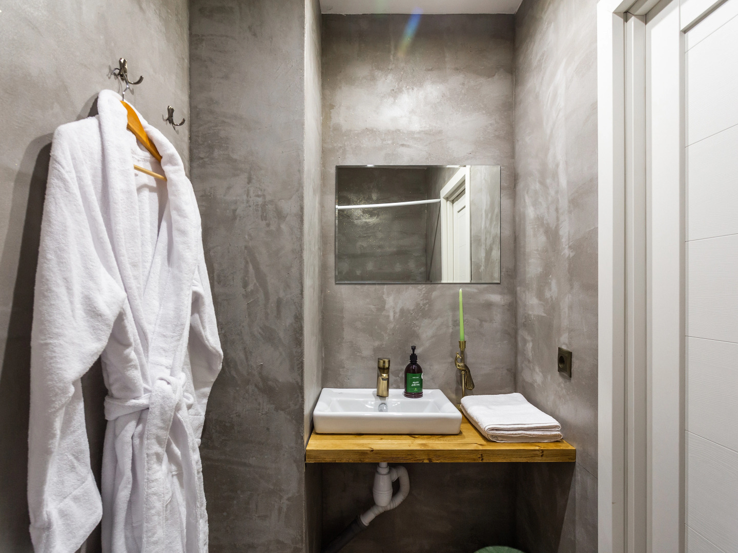 Отель Тихонов