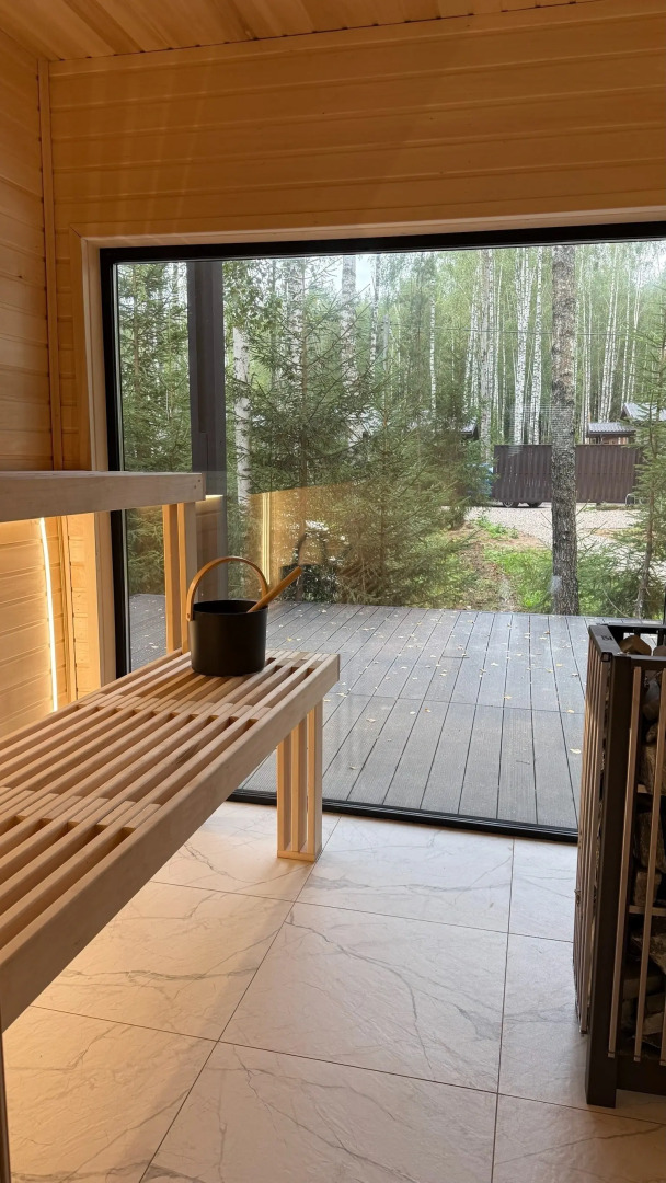 Частный дом в окружении леса с сауной