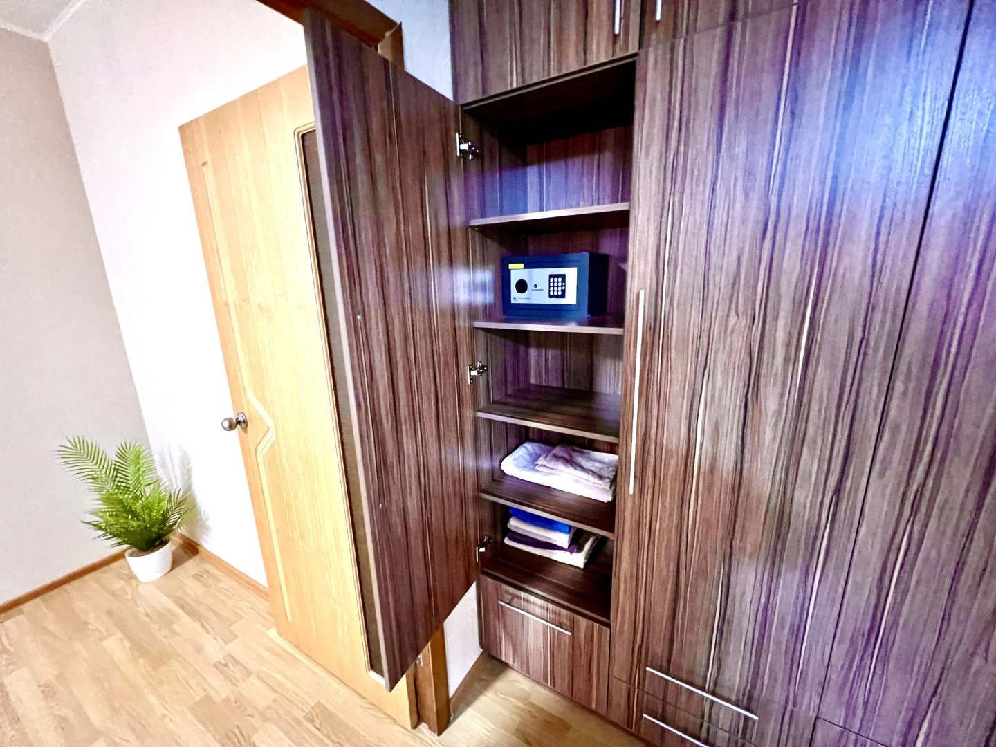 Апартаменты двухкомнатные на 13 этаже в ЖК Современник рядом с МТЛ-Арена