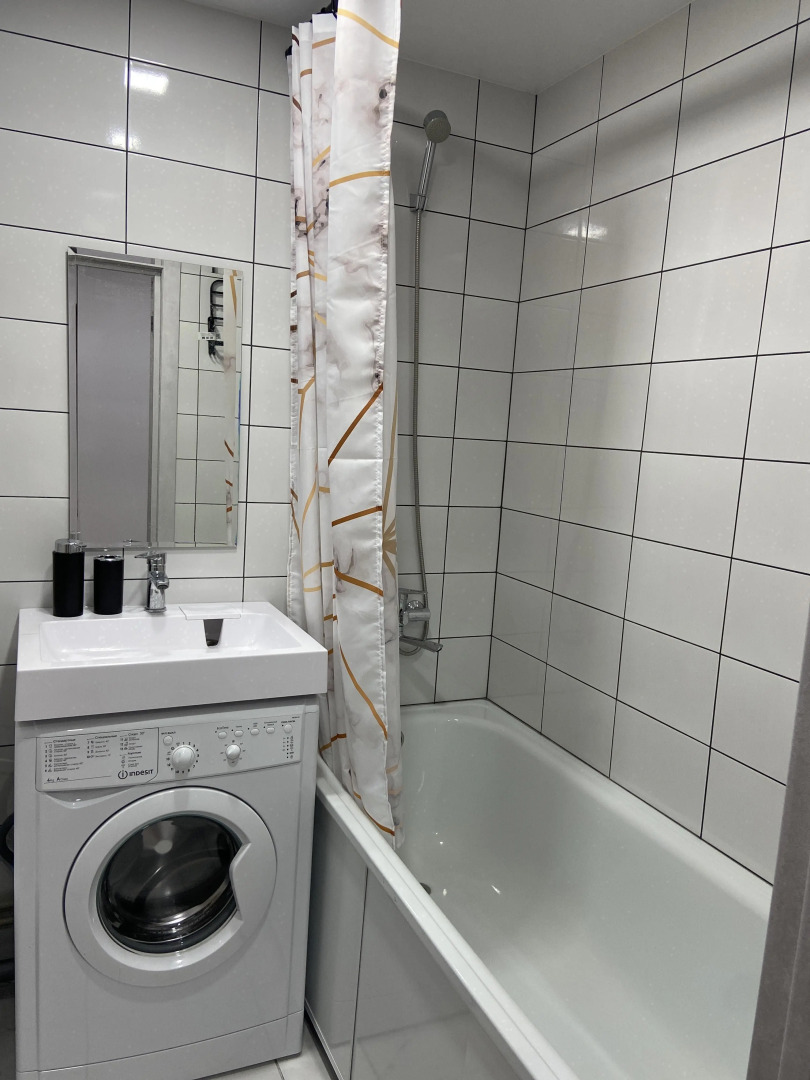 Квартира студия в центре города 50 оттенков серого