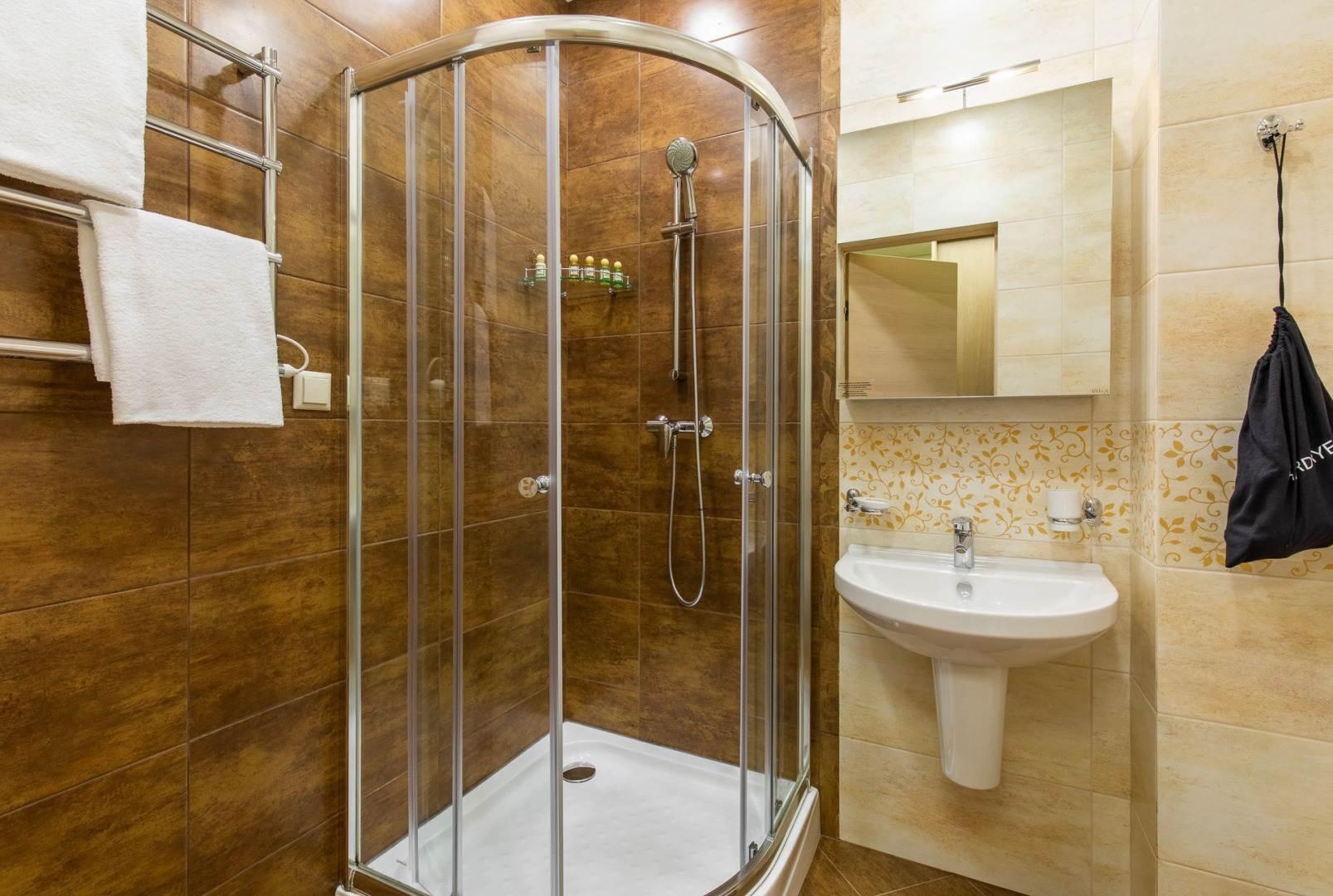 Отель Левада