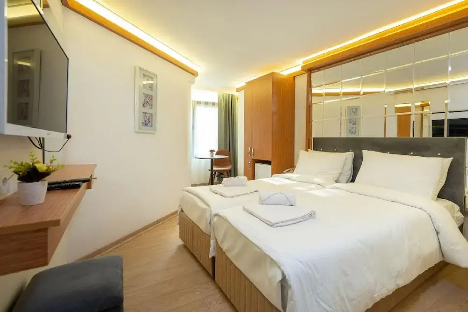 Seven Rooms Oldcity Hotel