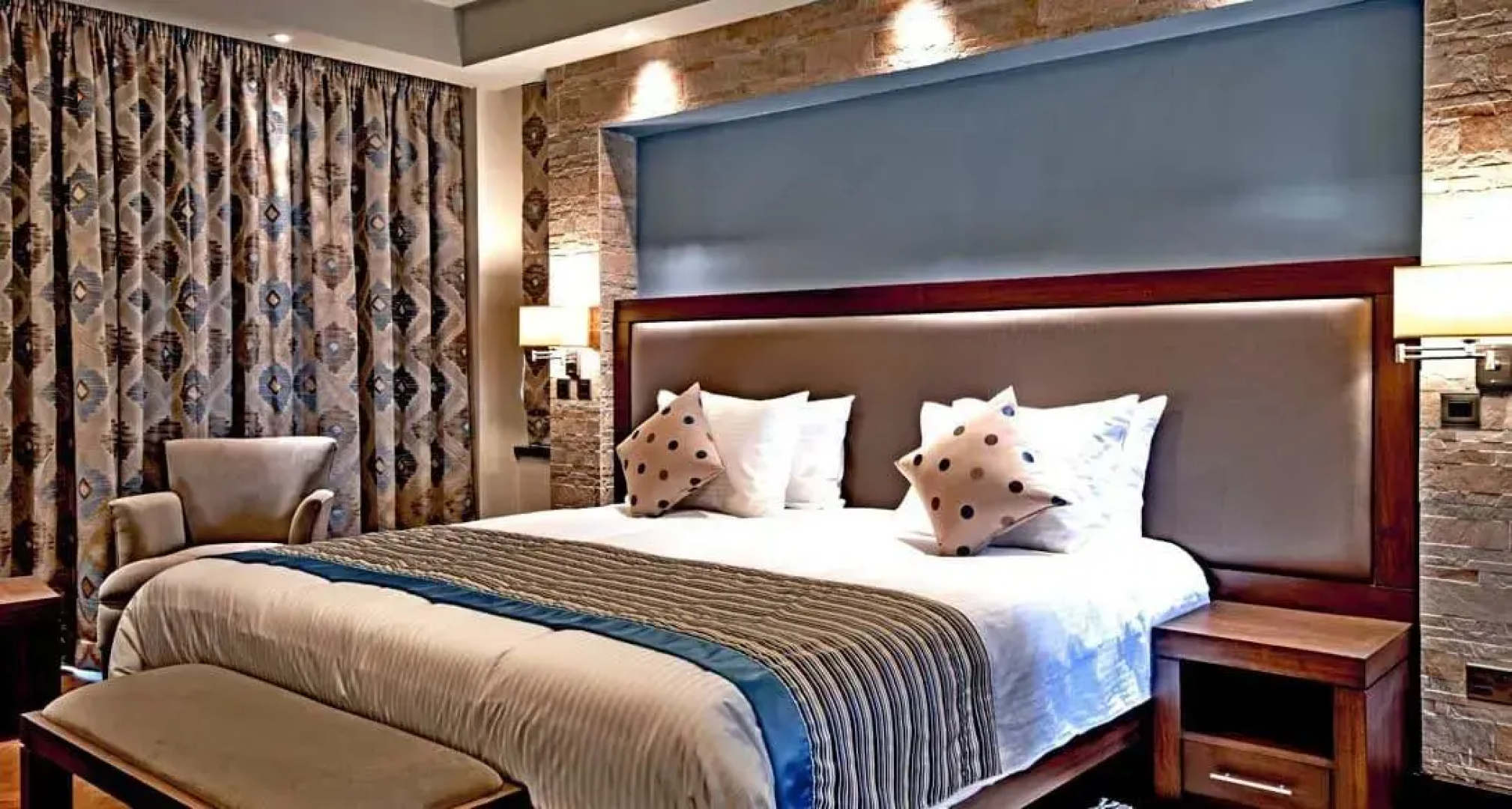 Magna Hotel and Suites