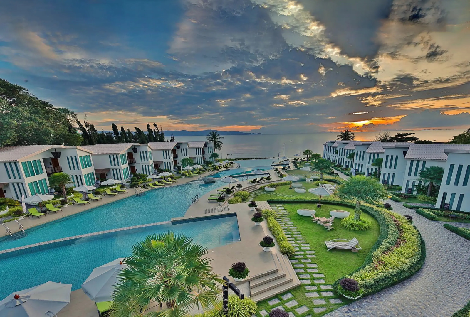 Отель Vannee Golden Sands Resort