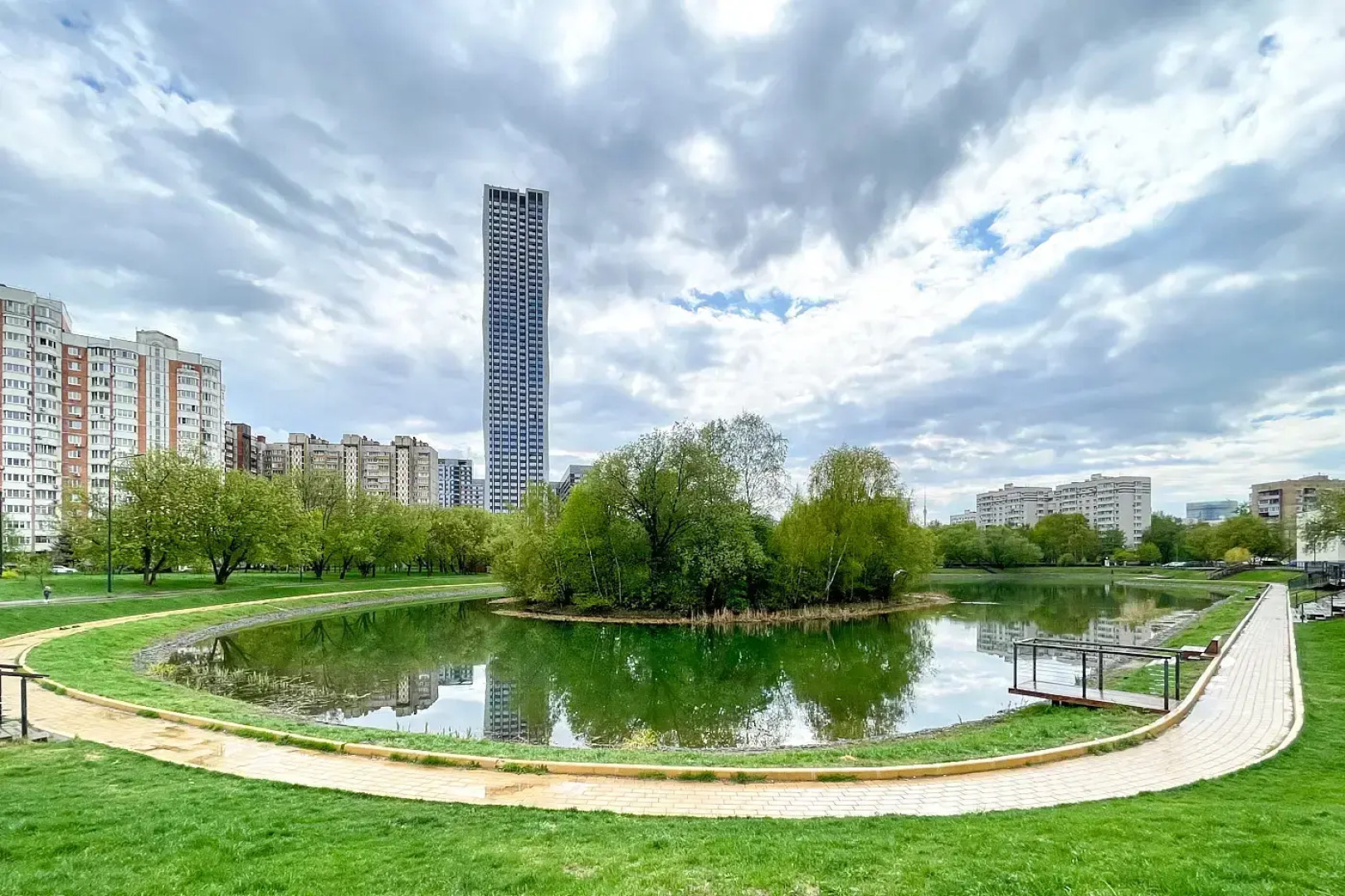 Квартира Уютная студия возле метро и пруда