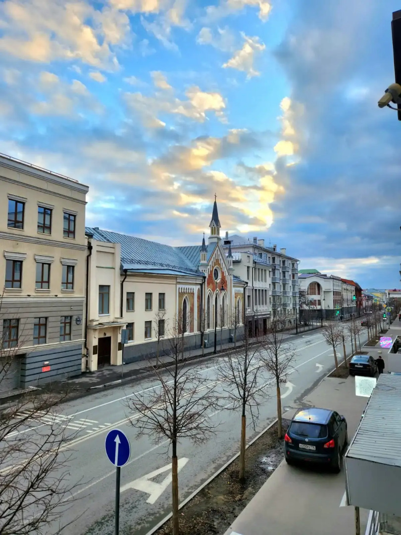 Квартира новая и светлая, рядом Кремль и парк Черное озеро