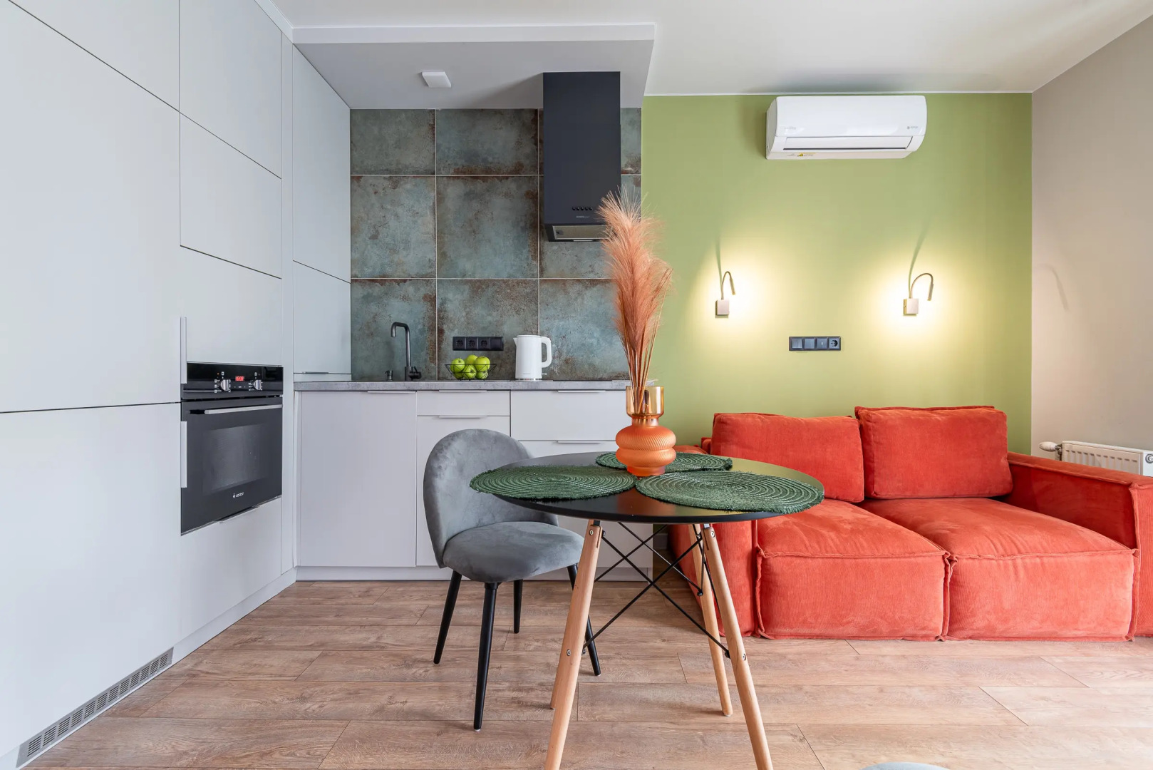 Квартира студия на сутки Центр Метро рядом Самозаселение Кондиционер Wi-Fi