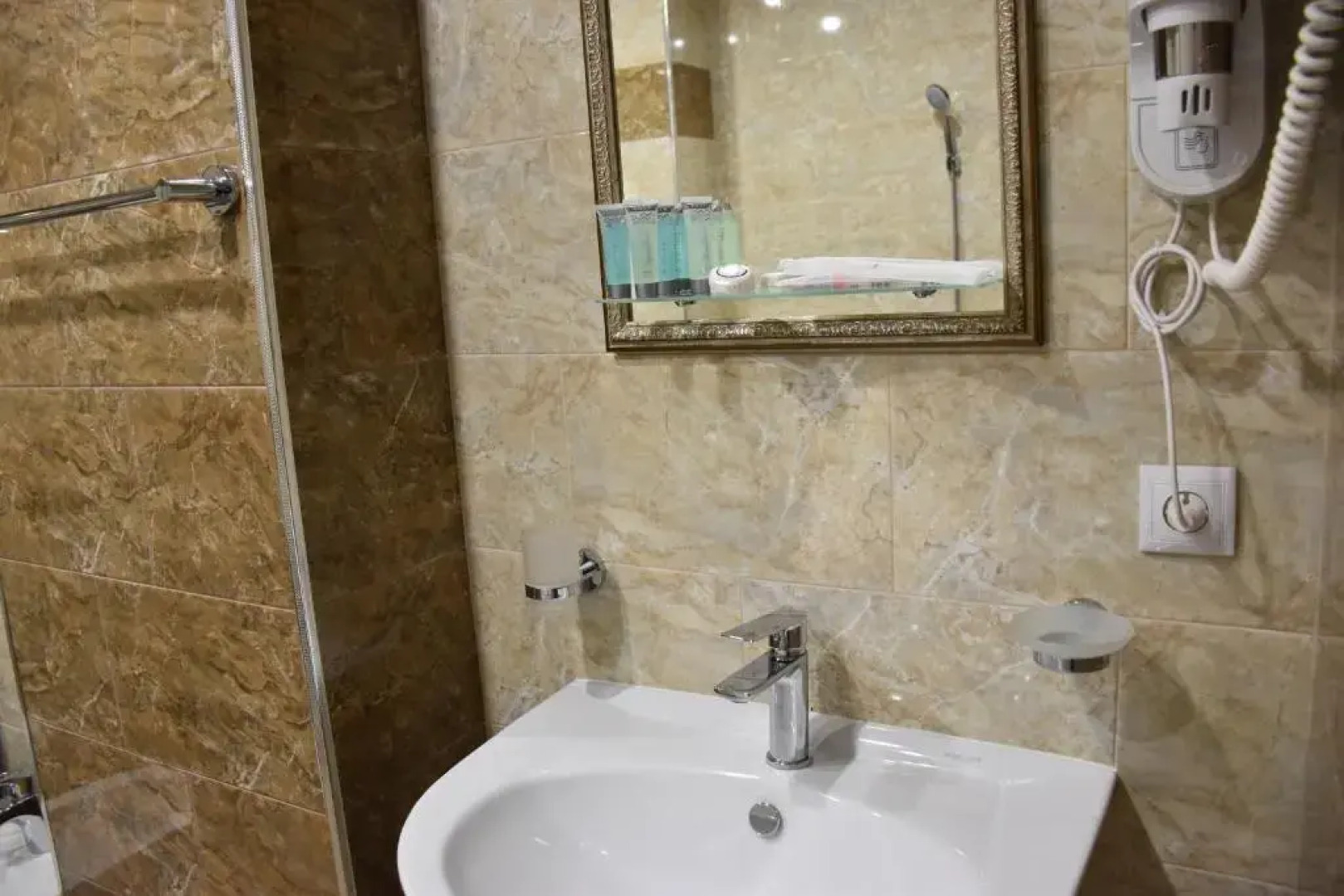 Отель Снежный Барс