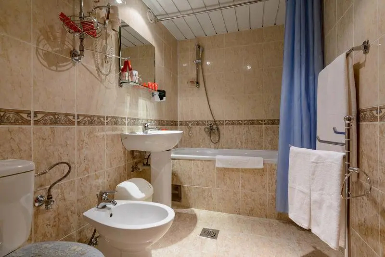 Азимут Отель Мирный