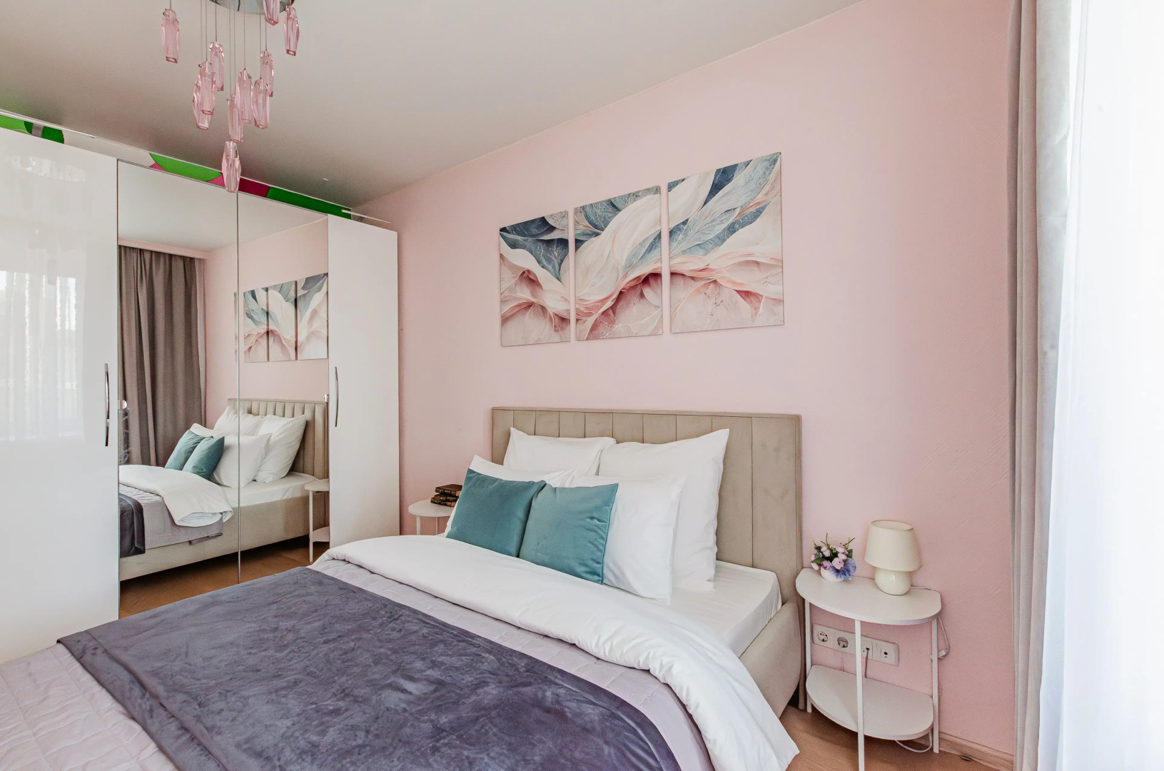 Квартира с Двумя Спальными Рядом с Ривьерой